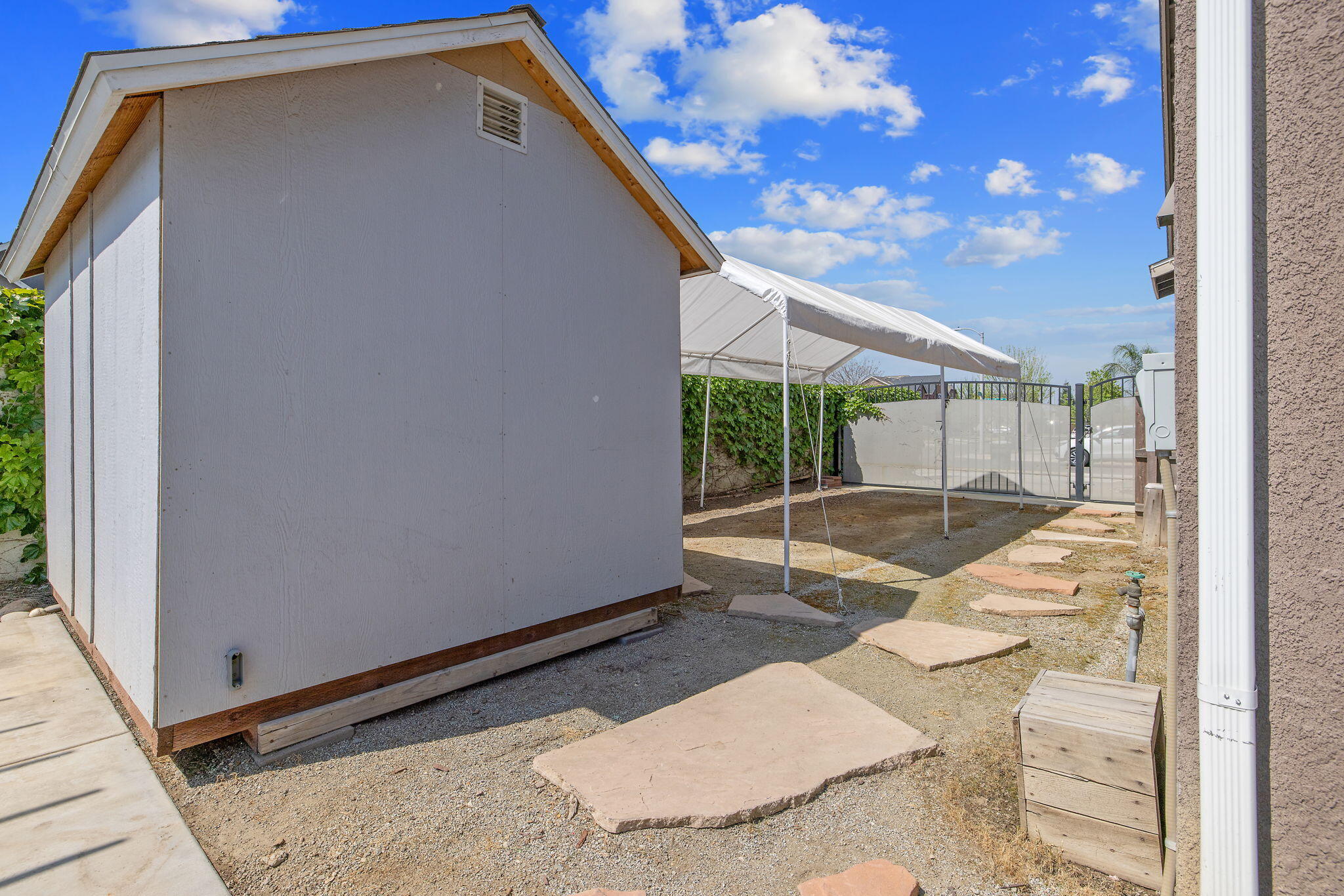 2347 W Babcock Ave, Visalia, CA 93291