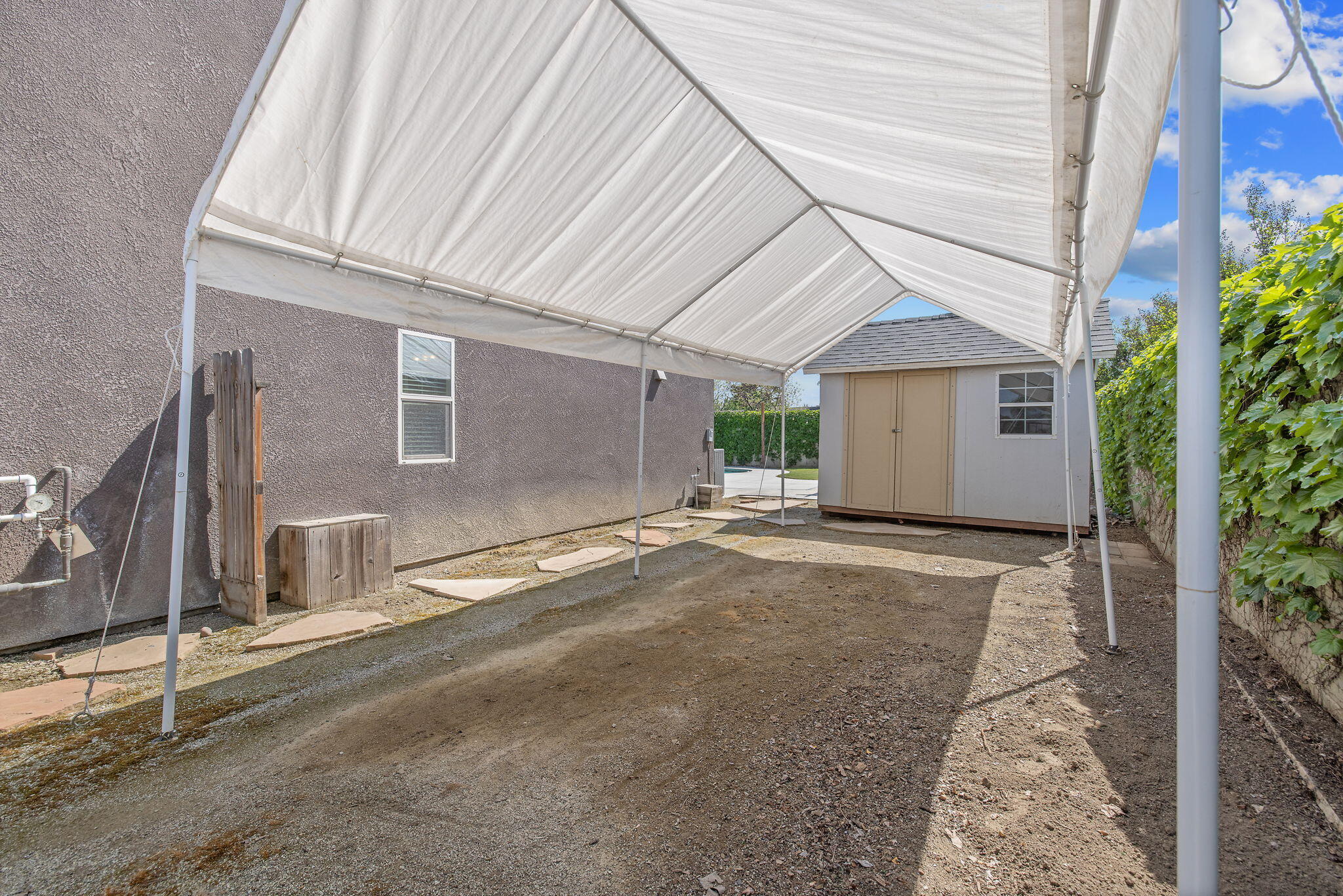 2347 W Babcock Ave, Visalia, CA 93291