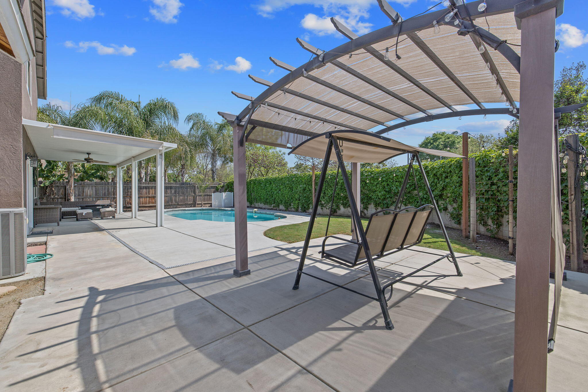 2347 W Babcock Ave, Visalia, CA 93291