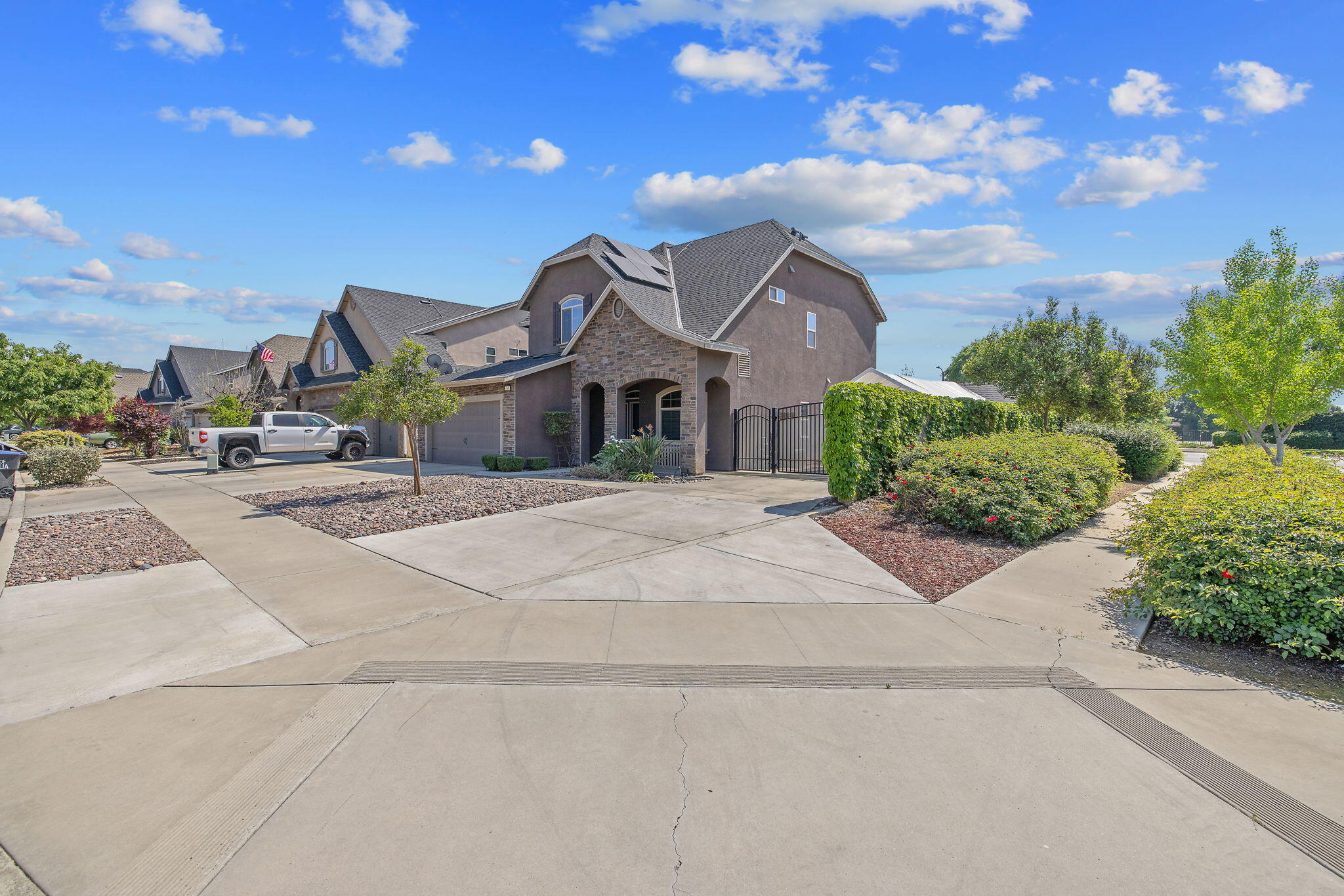 2347 W Babcock Ave, Visalia, CA 93291