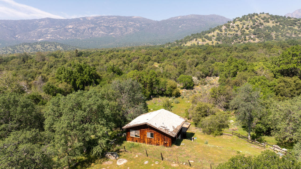 43666 Balch Park Rd, Springville, CA 93265