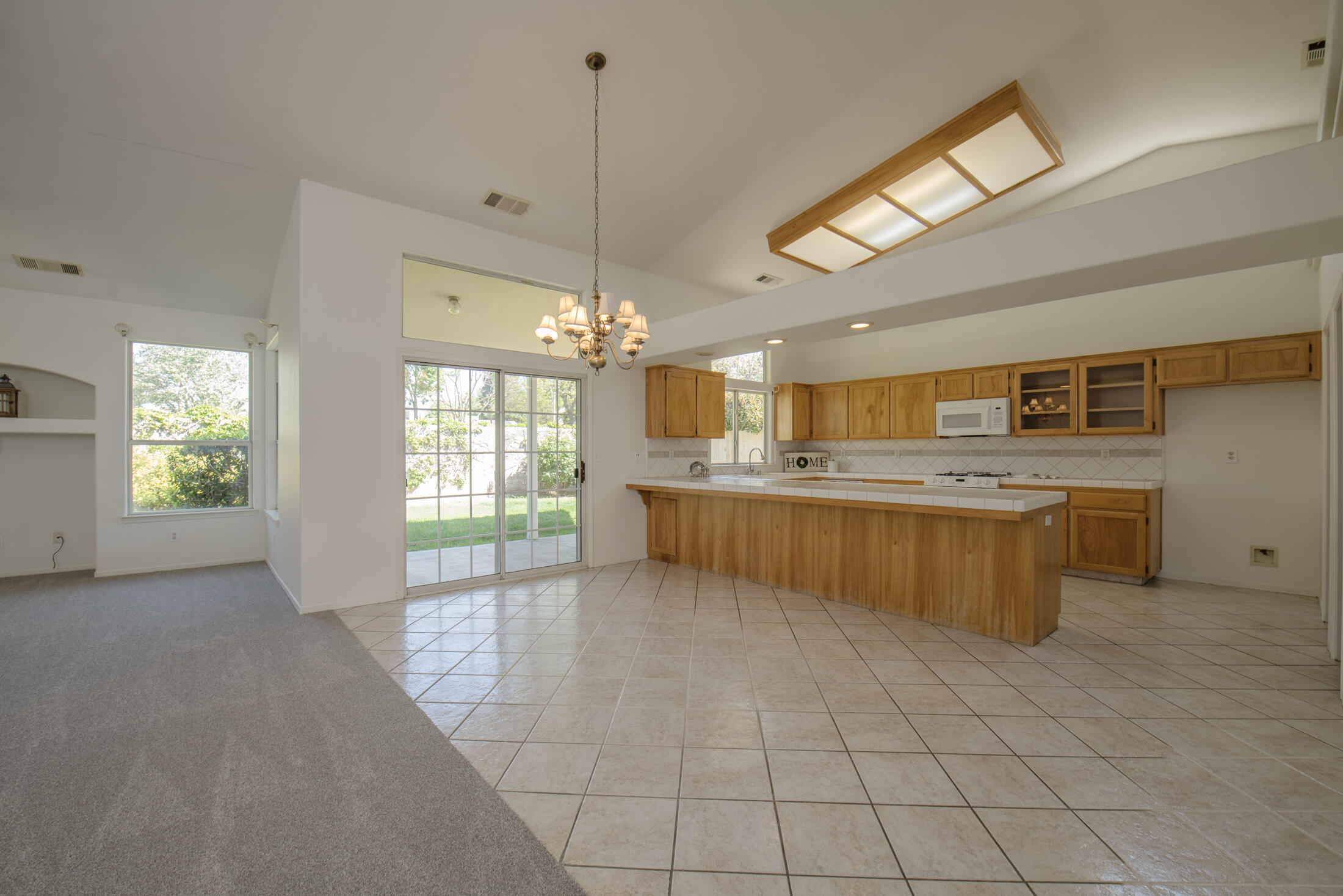 2738 W Ceres Ct, Visalia, CA 93291