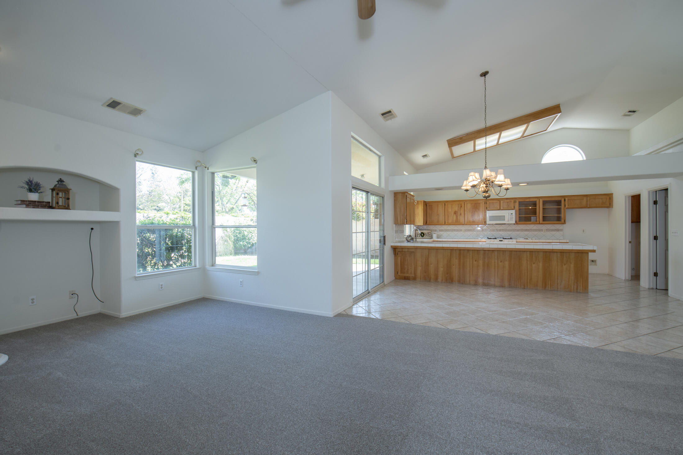 2738 W Ceres Ct, Visalia, CA 93291