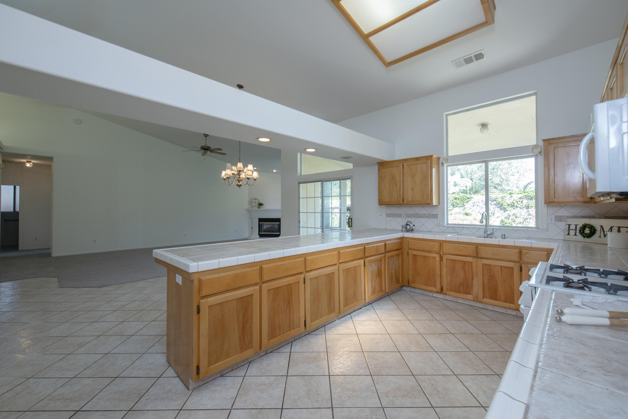 2738 W Ceres Ct, Visalia, CA 93291