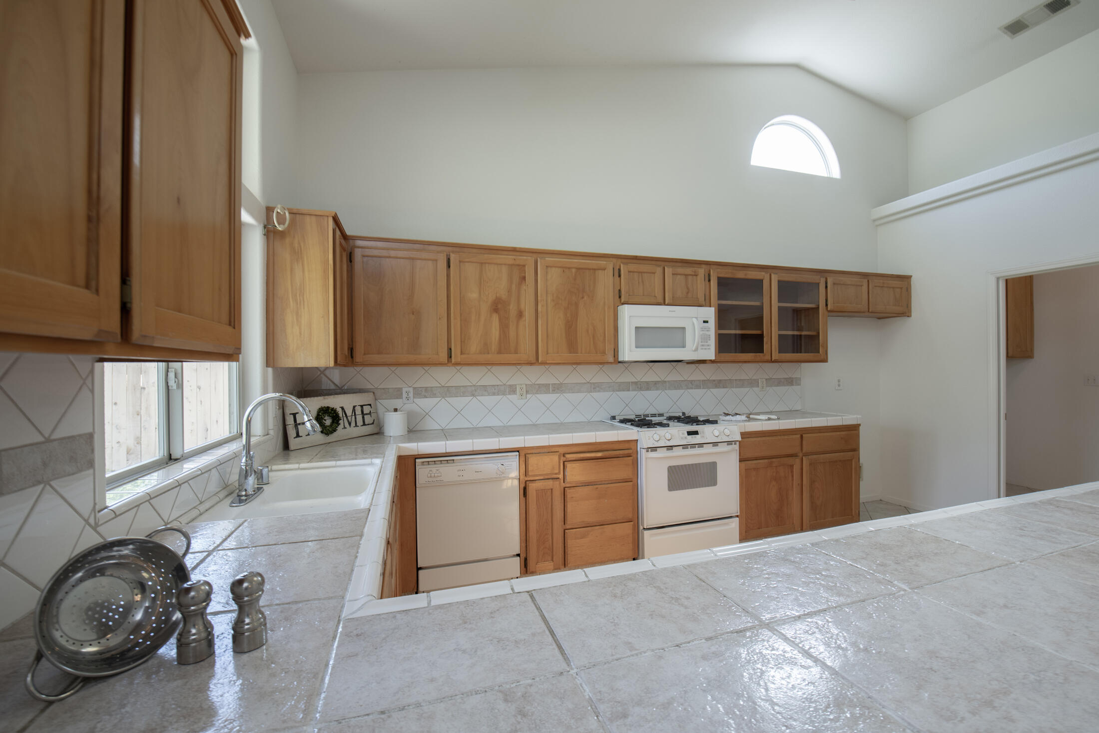 2738 W Ceres Ct, Visalia, CA 93291