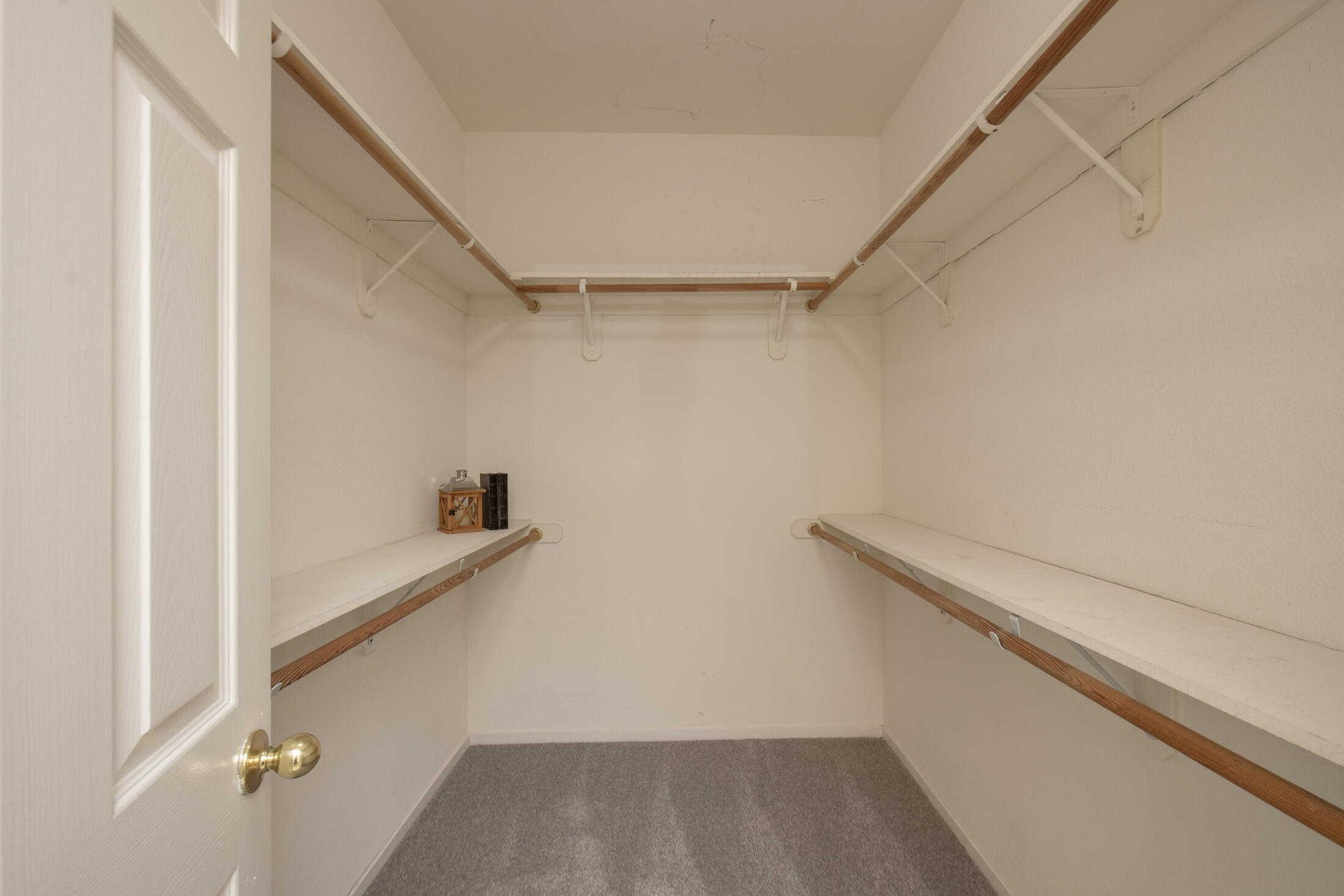 2738 W Ceres Ct, Visalia, CA 93291