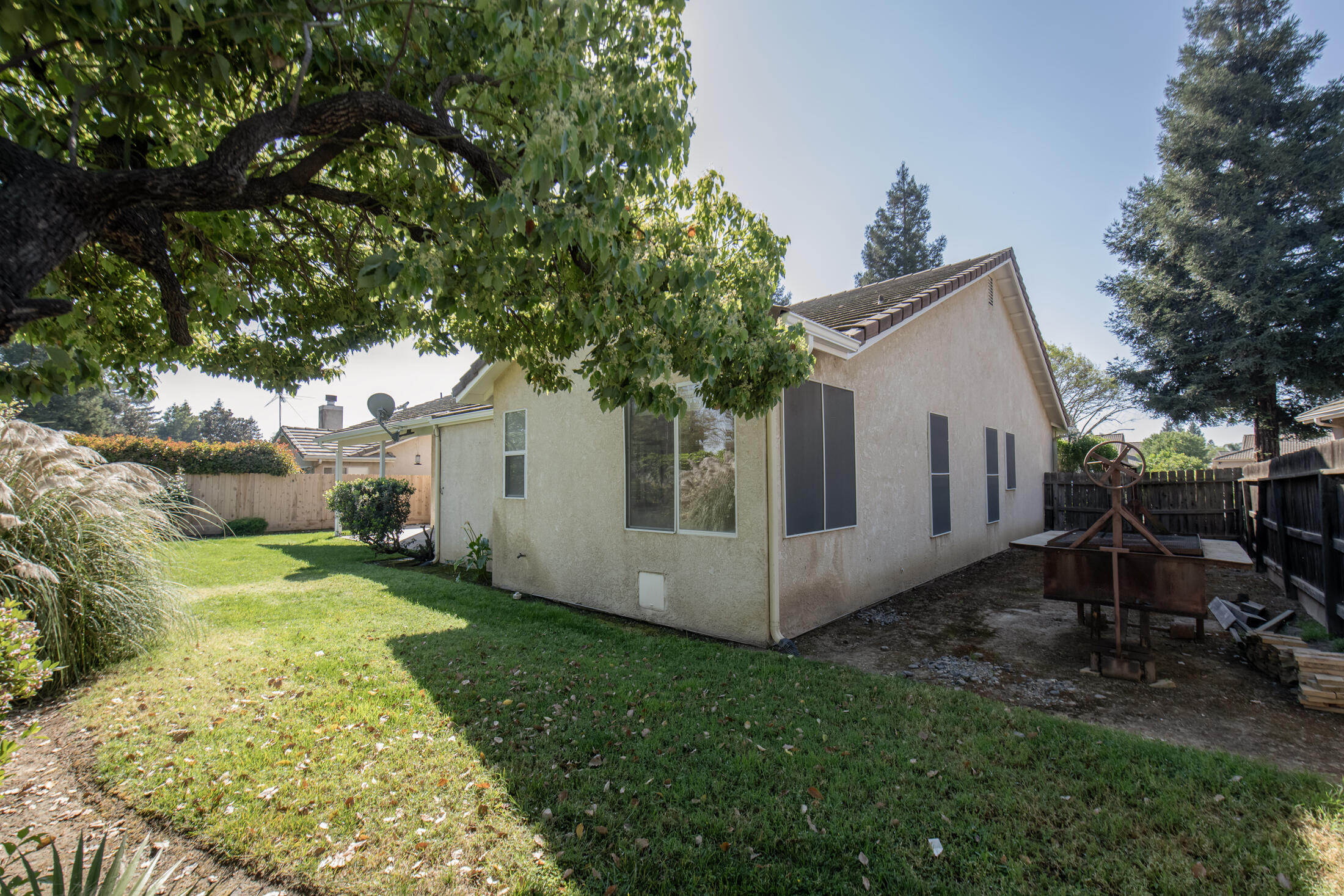 2738 W Ceres Ct, Visalia, CA 93291