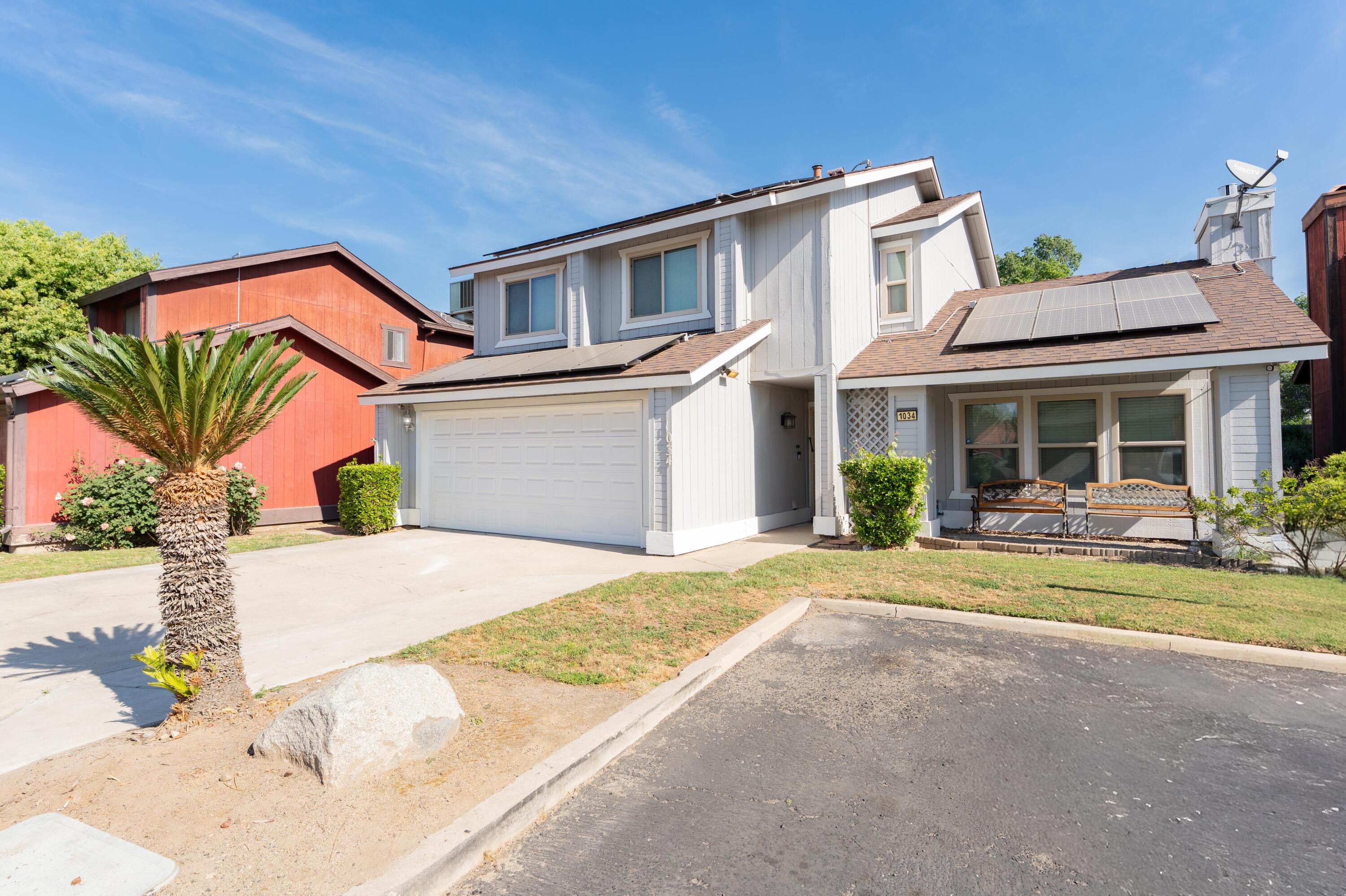 1034 E Oakridge Ave, Visalia, CA 93292