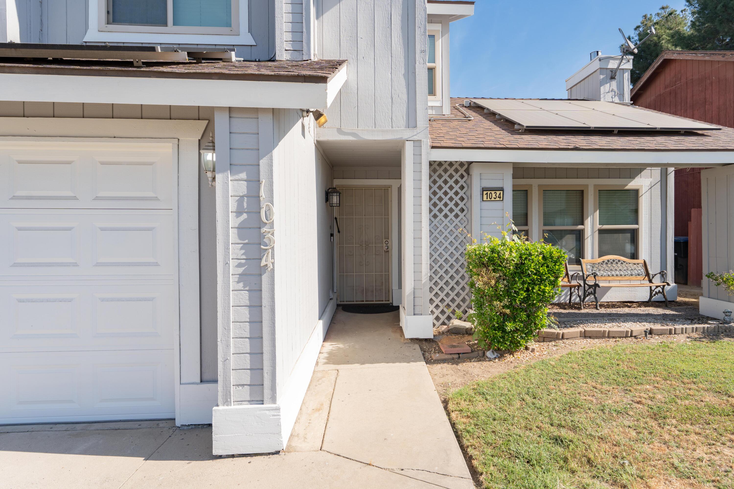 1034 E Oakridge Ave, Visalia, CA 93292