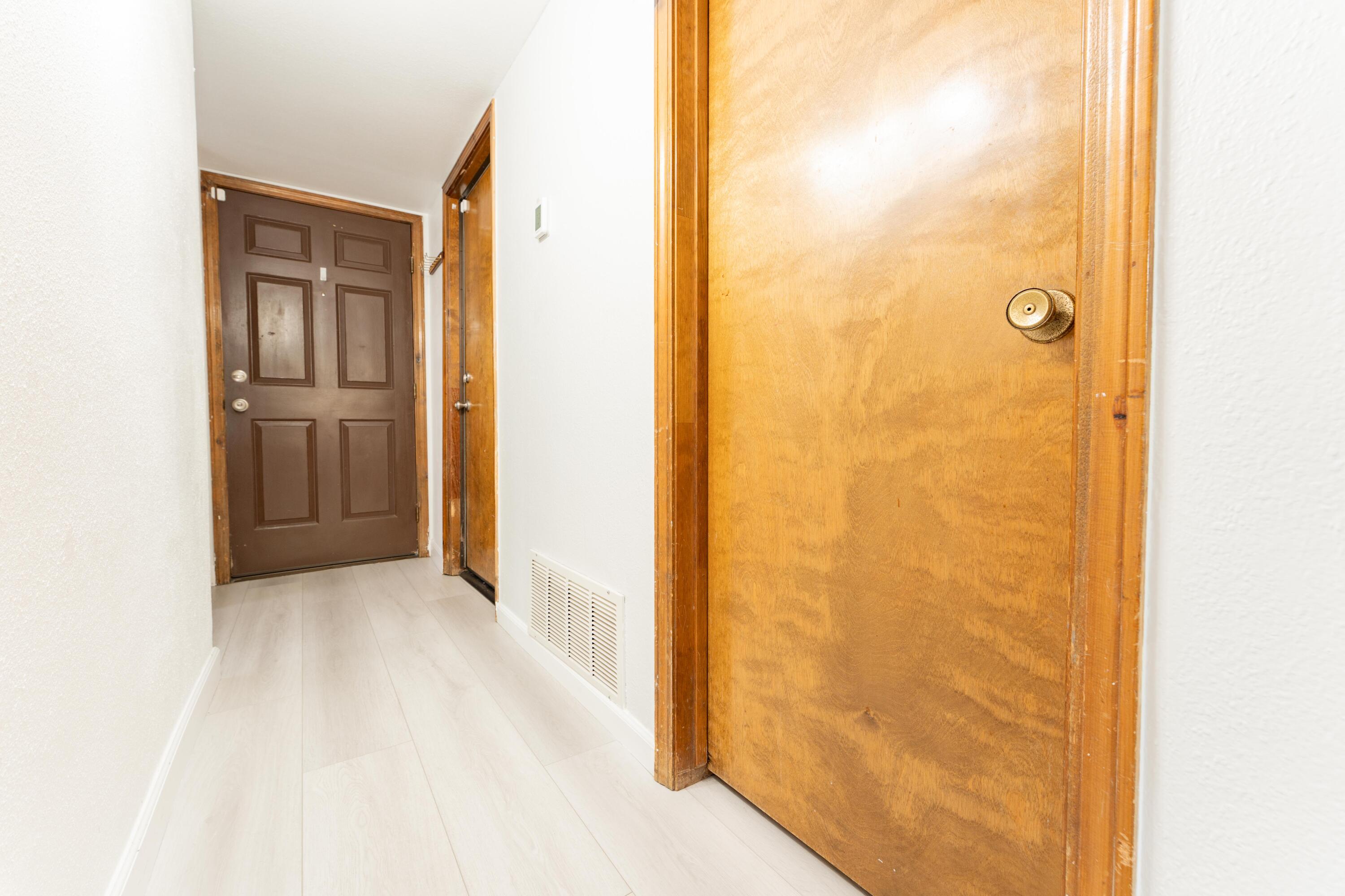 1034 E Oakridge Ave, Visalia, CA 93292