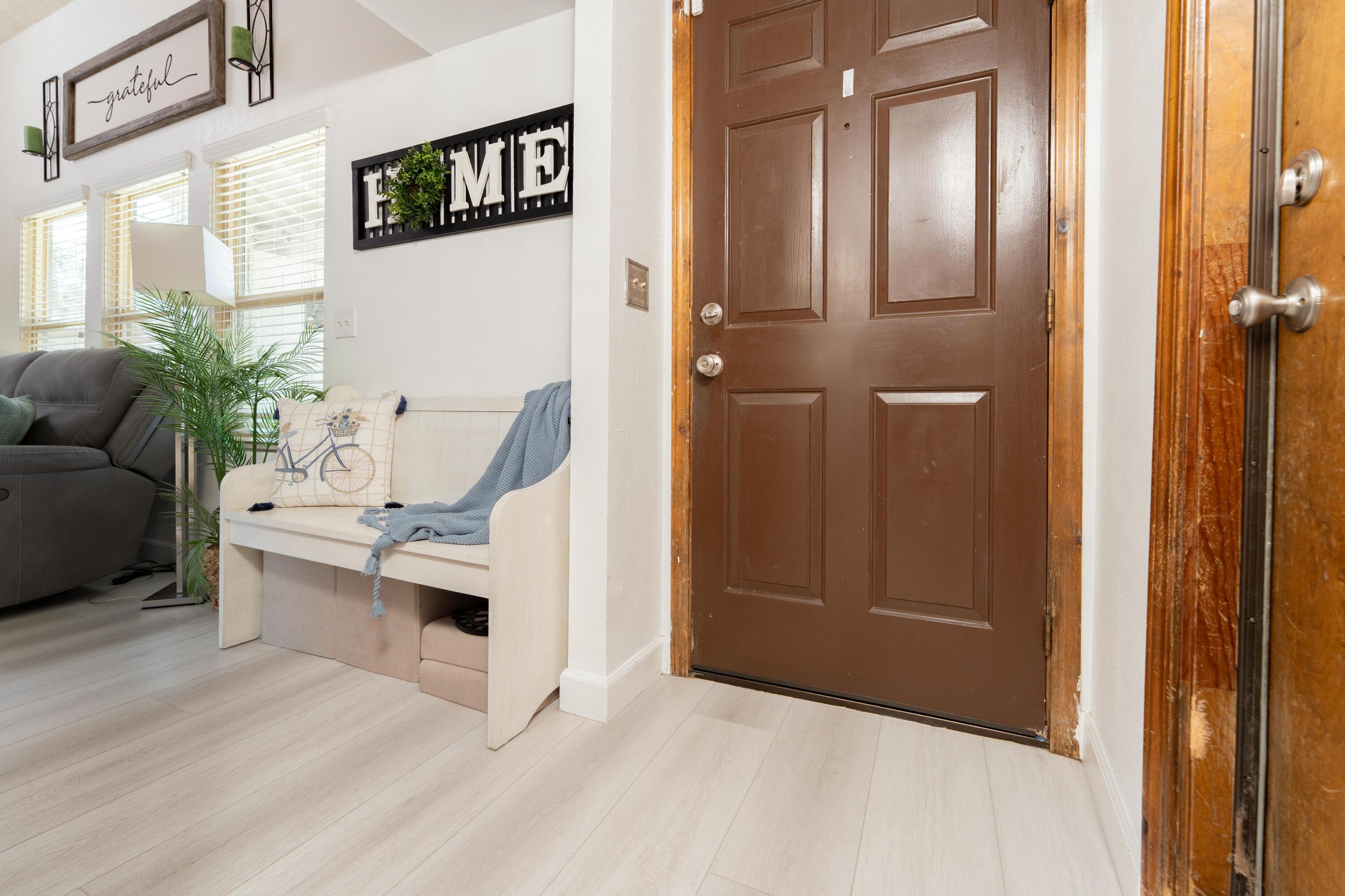 1034 E Oakridge Ave, Visalia, CA 93292