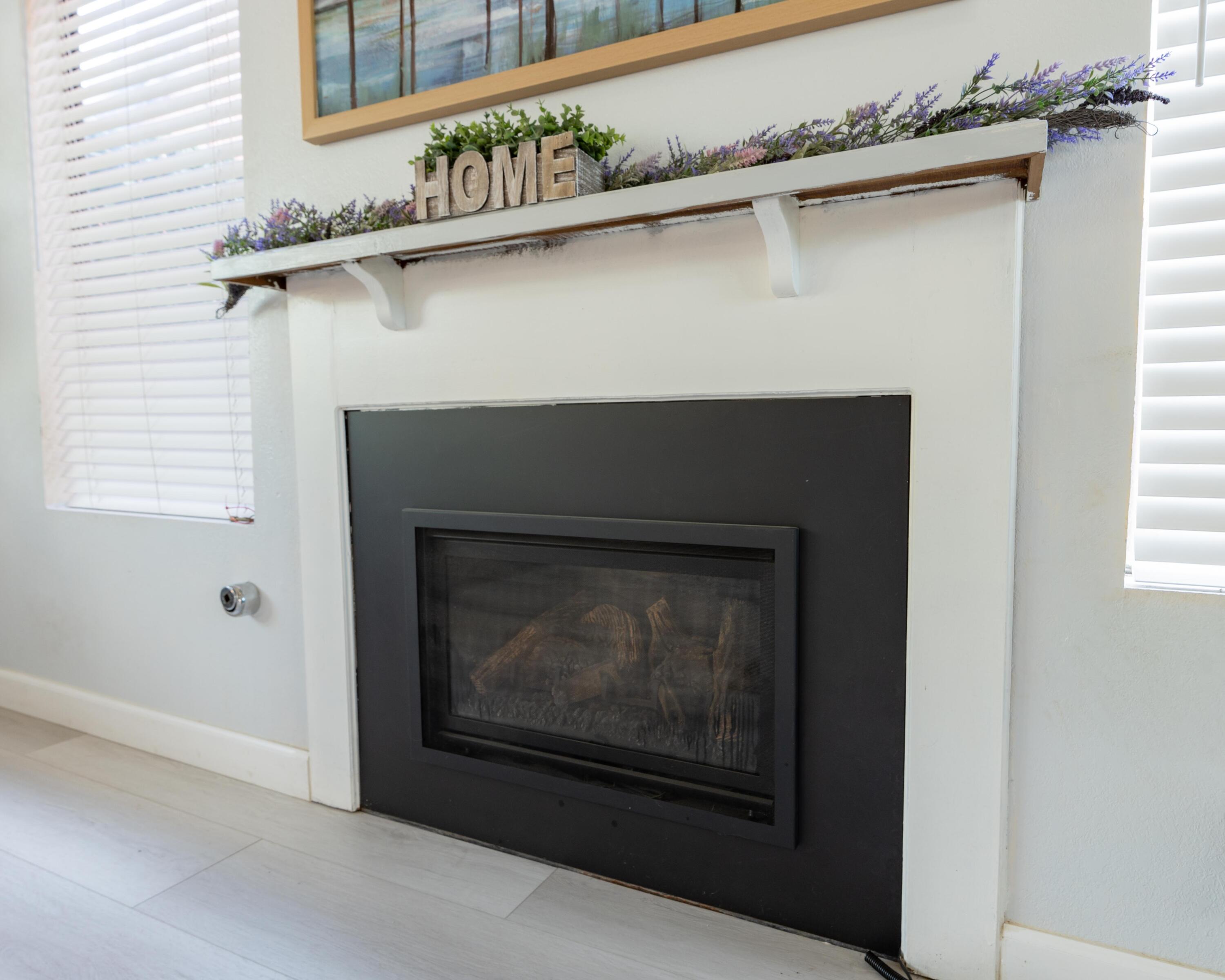 1034 E Oakridge Ave, Visalia, CA 93292