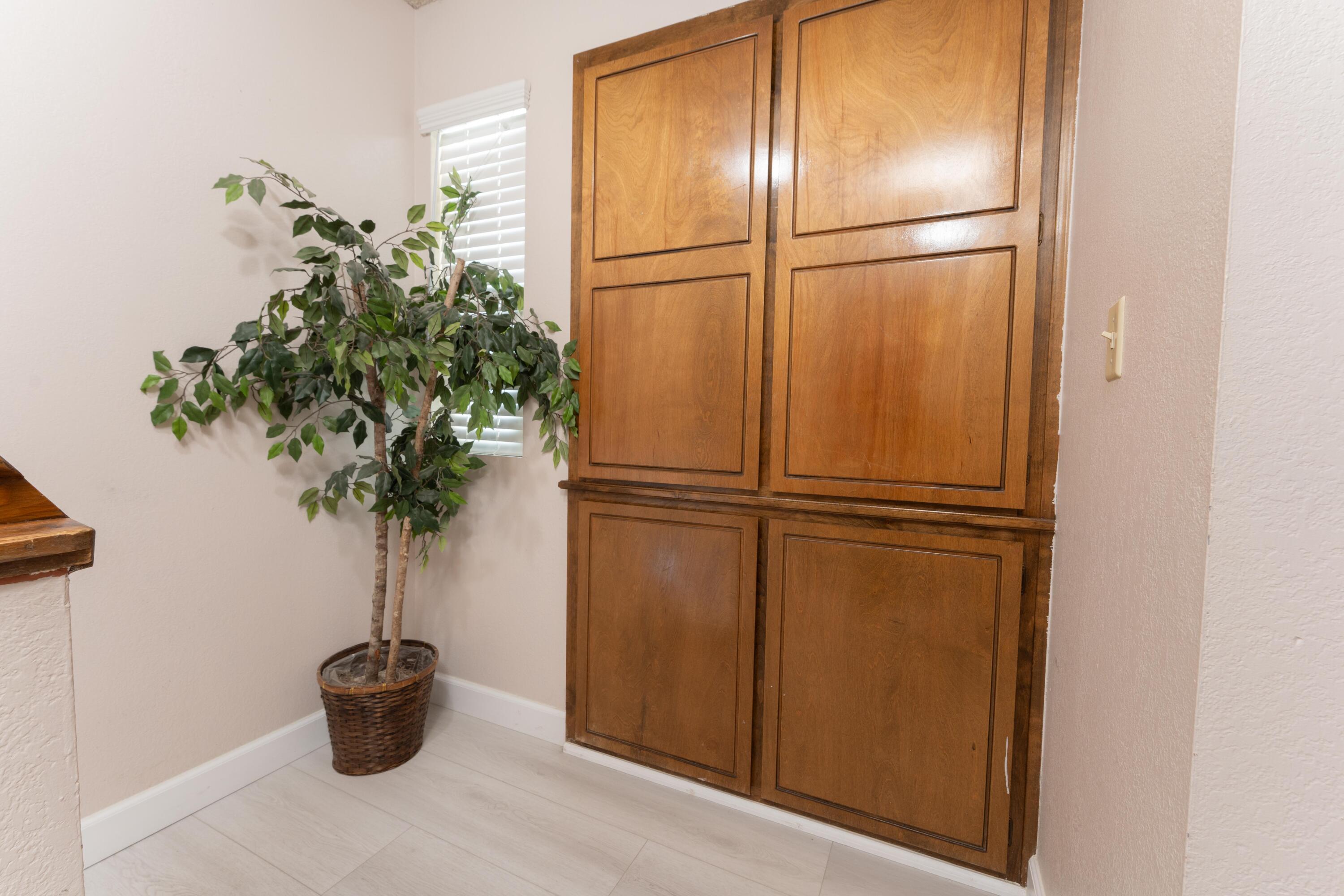 1034 E Oakridge Ave, Visalia, CA 93292