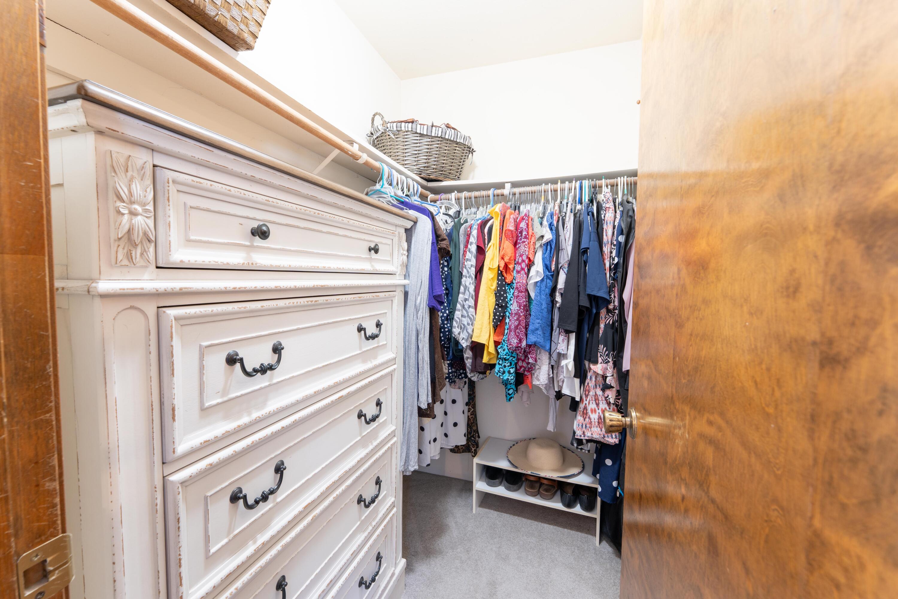 1034 E Oakridge Ave, Visalia, CA 93292