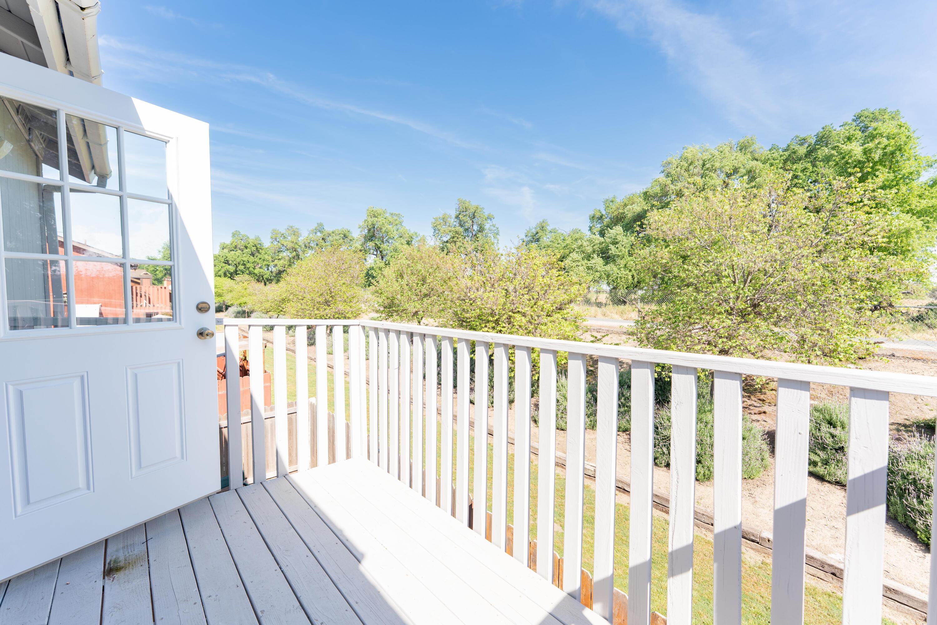 1034 E Oakridge Ave, Visalia, CA 93292