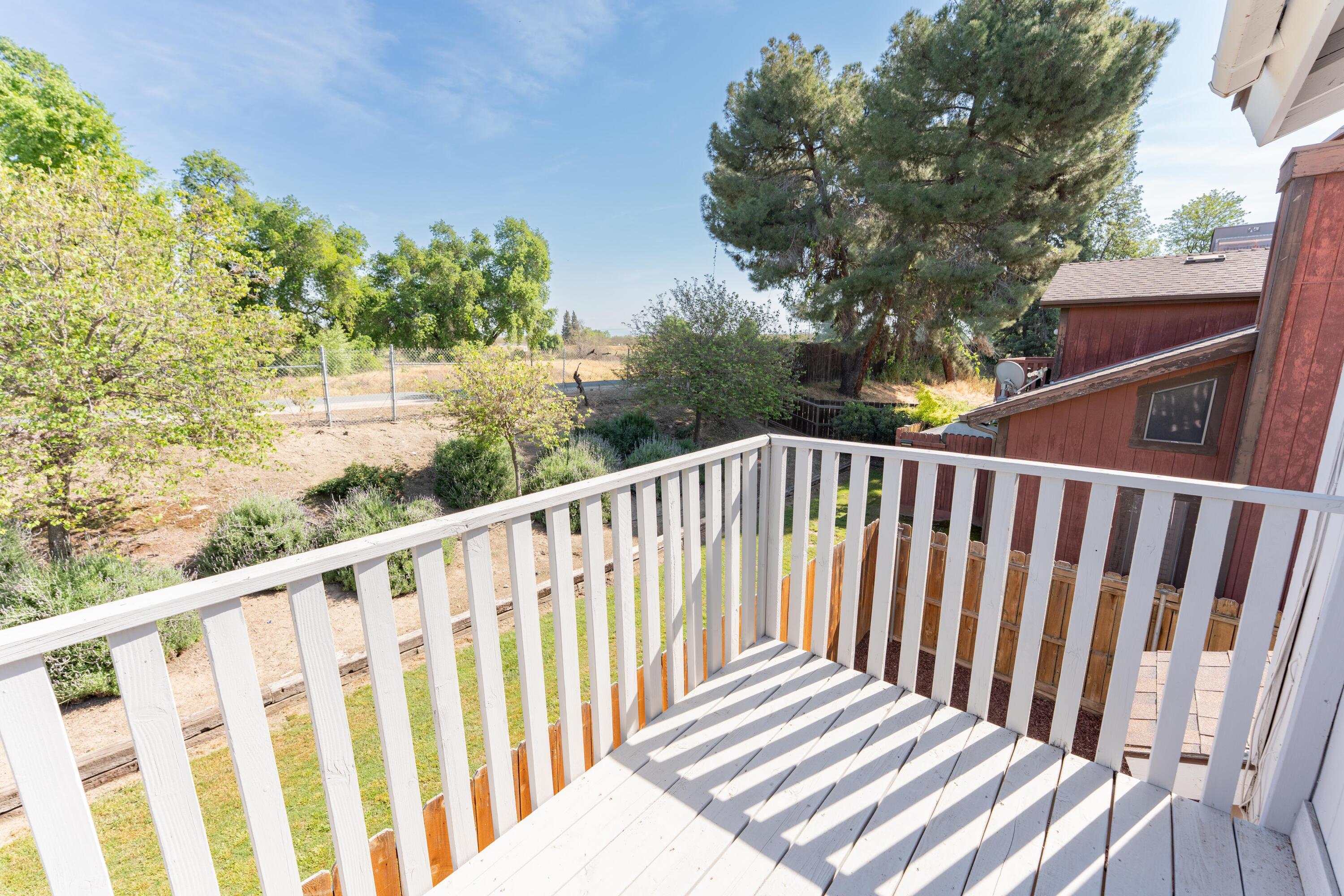 1034 E Oakridge Ave, Visalia, CA 93292