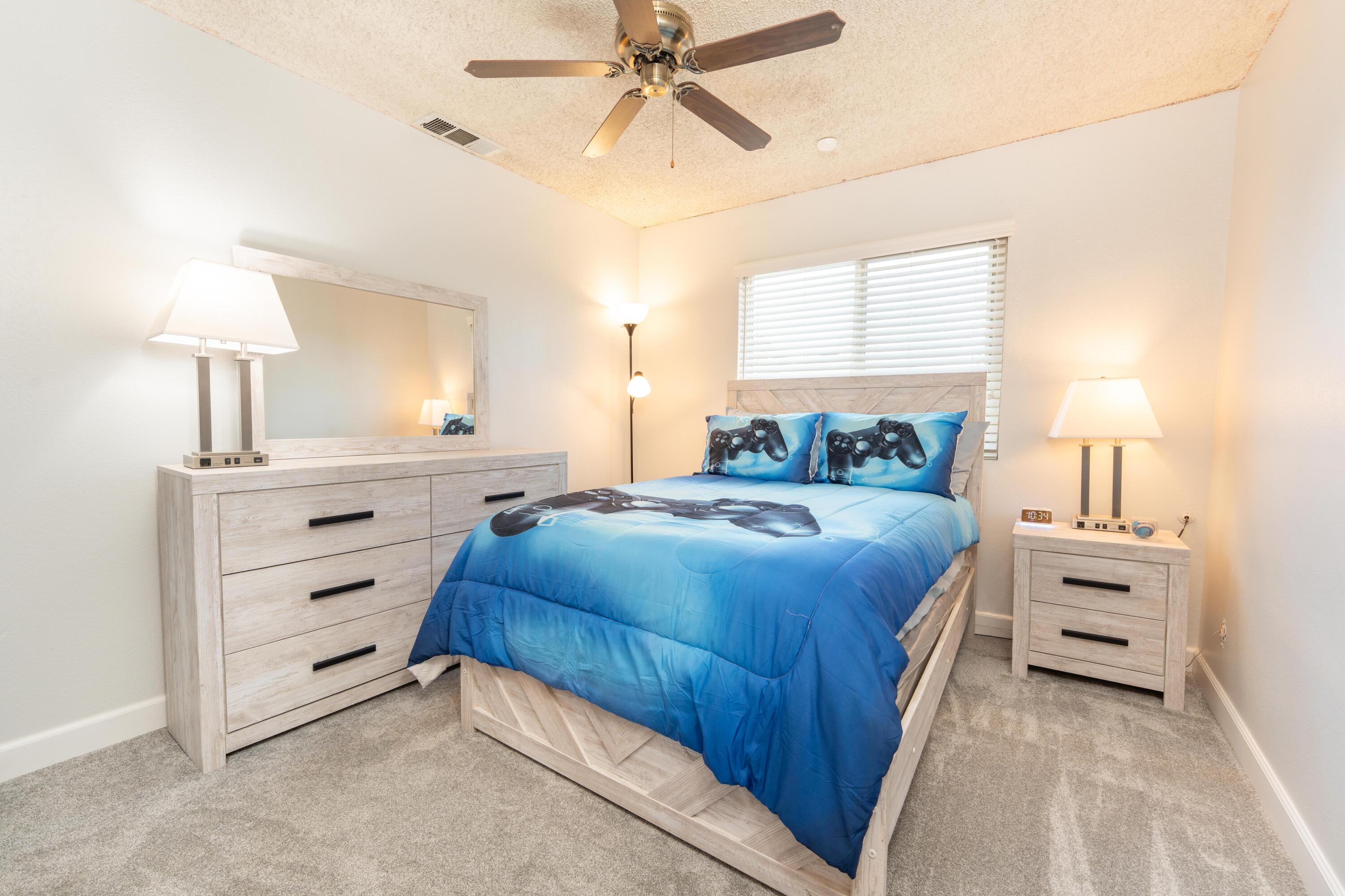 1034 E Oakridge Ave, Visalia, CA 93292