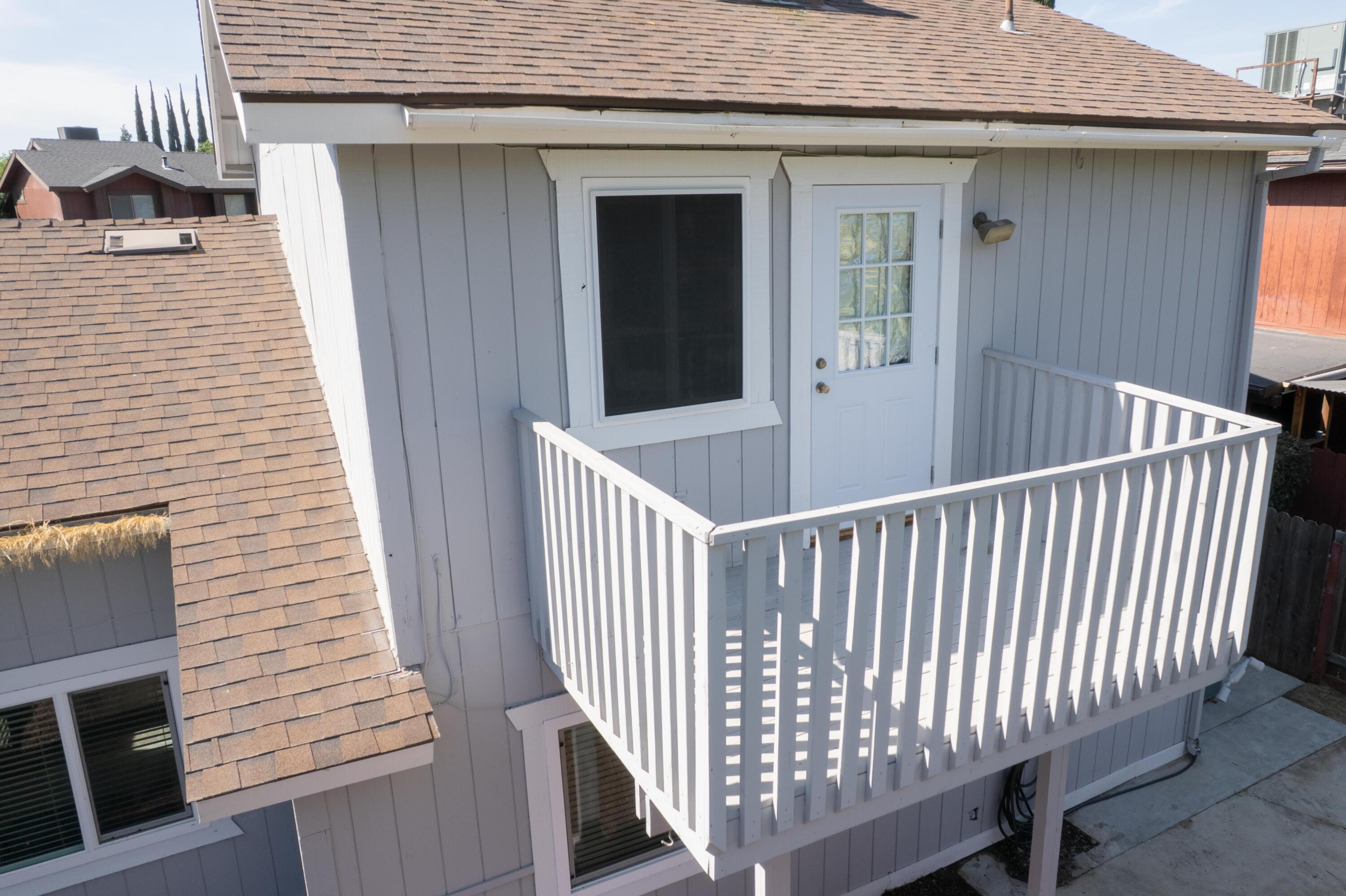 1034 E Oakridge Ave, Visalia, CA 93292