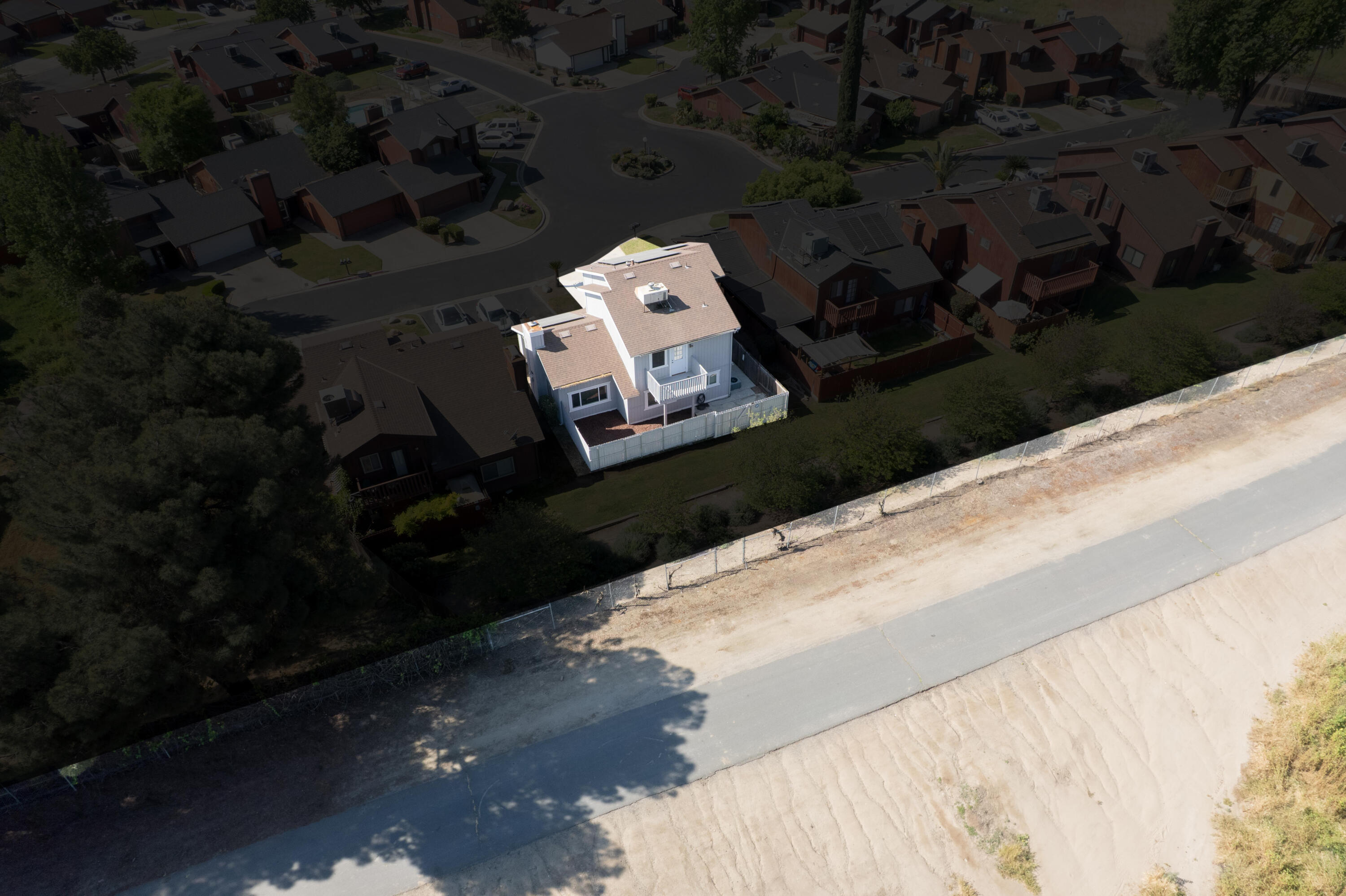 1034 E Oakridge Ave, Visalia, CA 93292