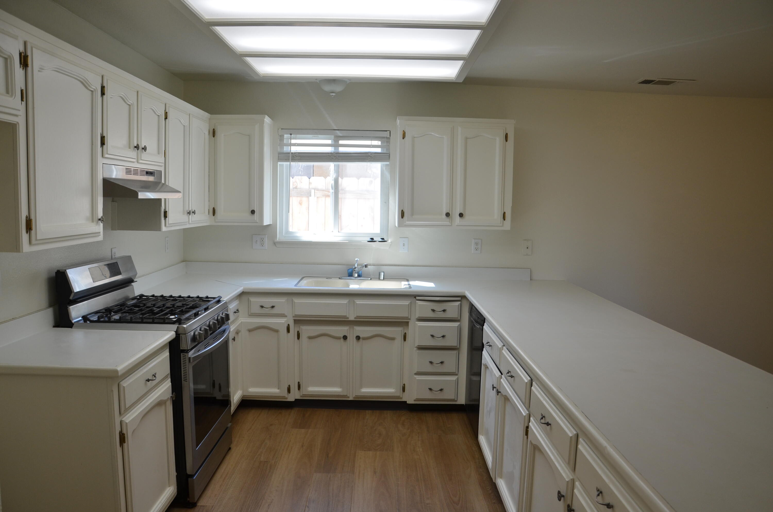 634 W Vassar Ave, Visalia, CA 93277