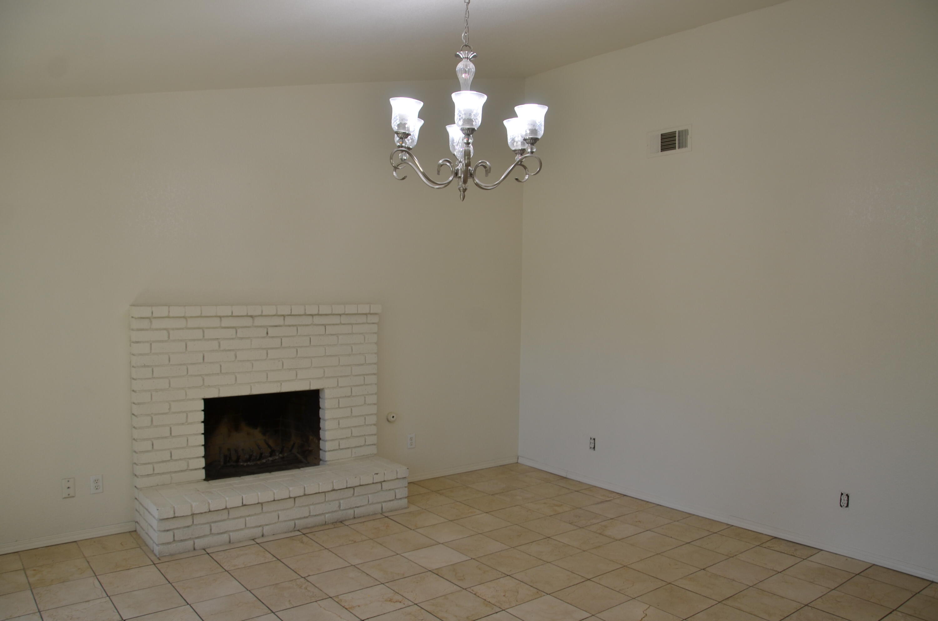 634 W Vassar Ave, Visalia, CA 93277