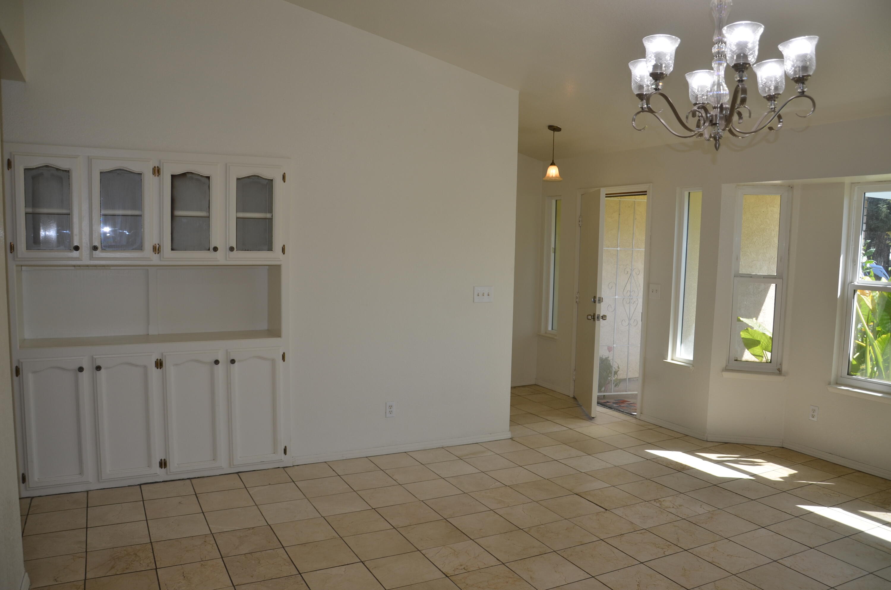 634 W Vassar Ave, Visalia, CA 93277