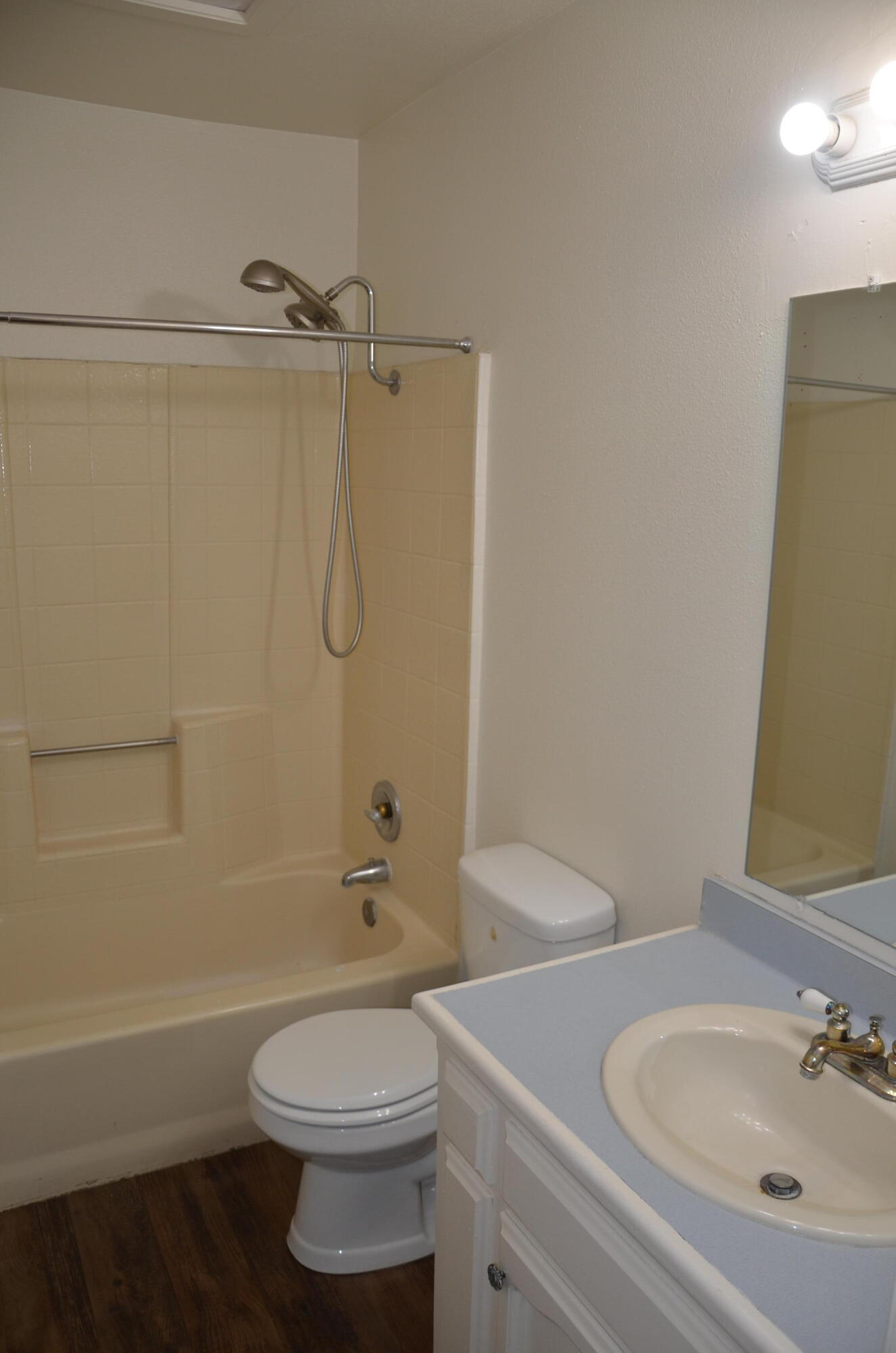 634 W Vassar Ave, Visalia, CA 93277