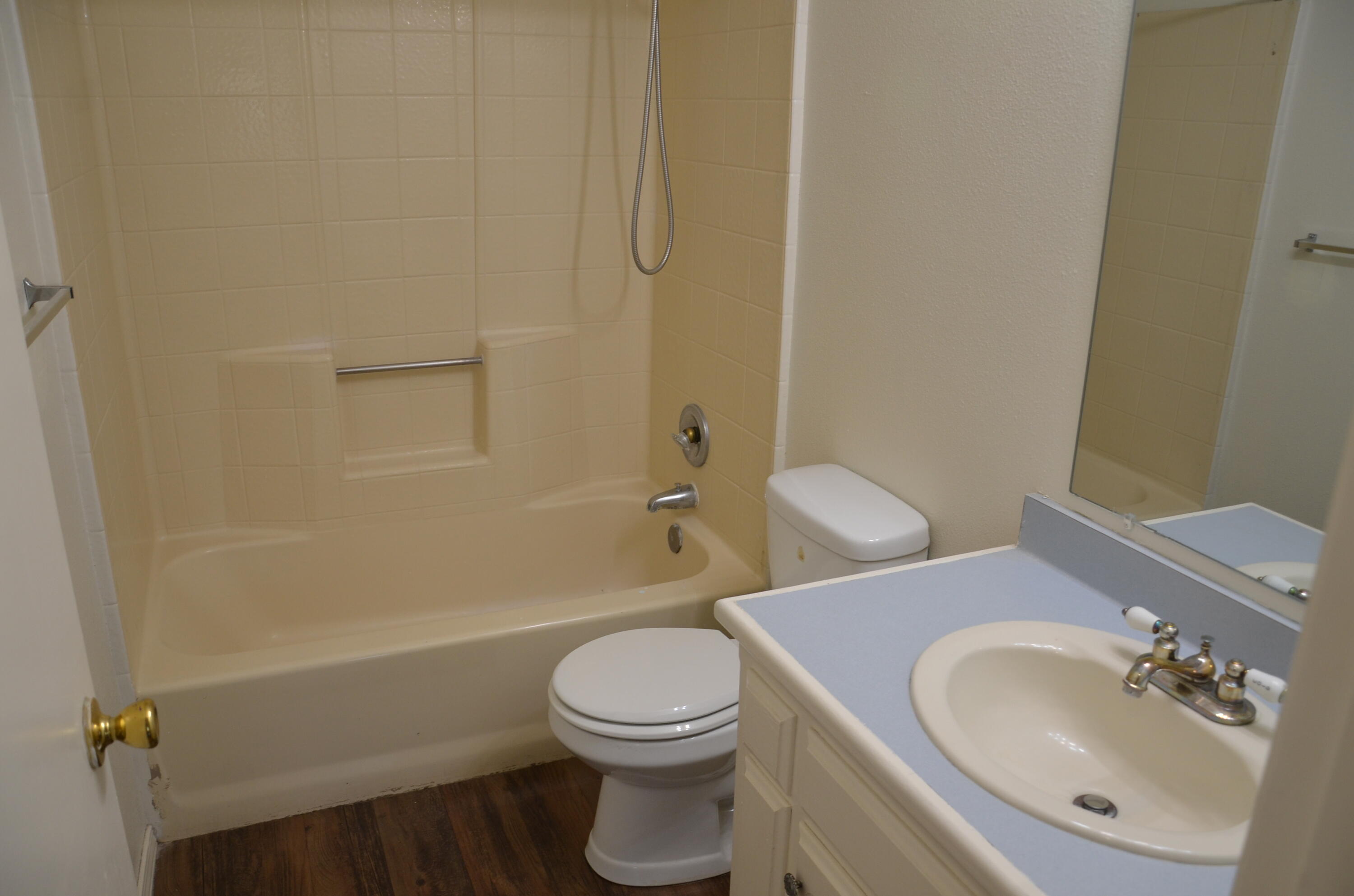 634 W Vassar Ave, Visalia, CA 93277