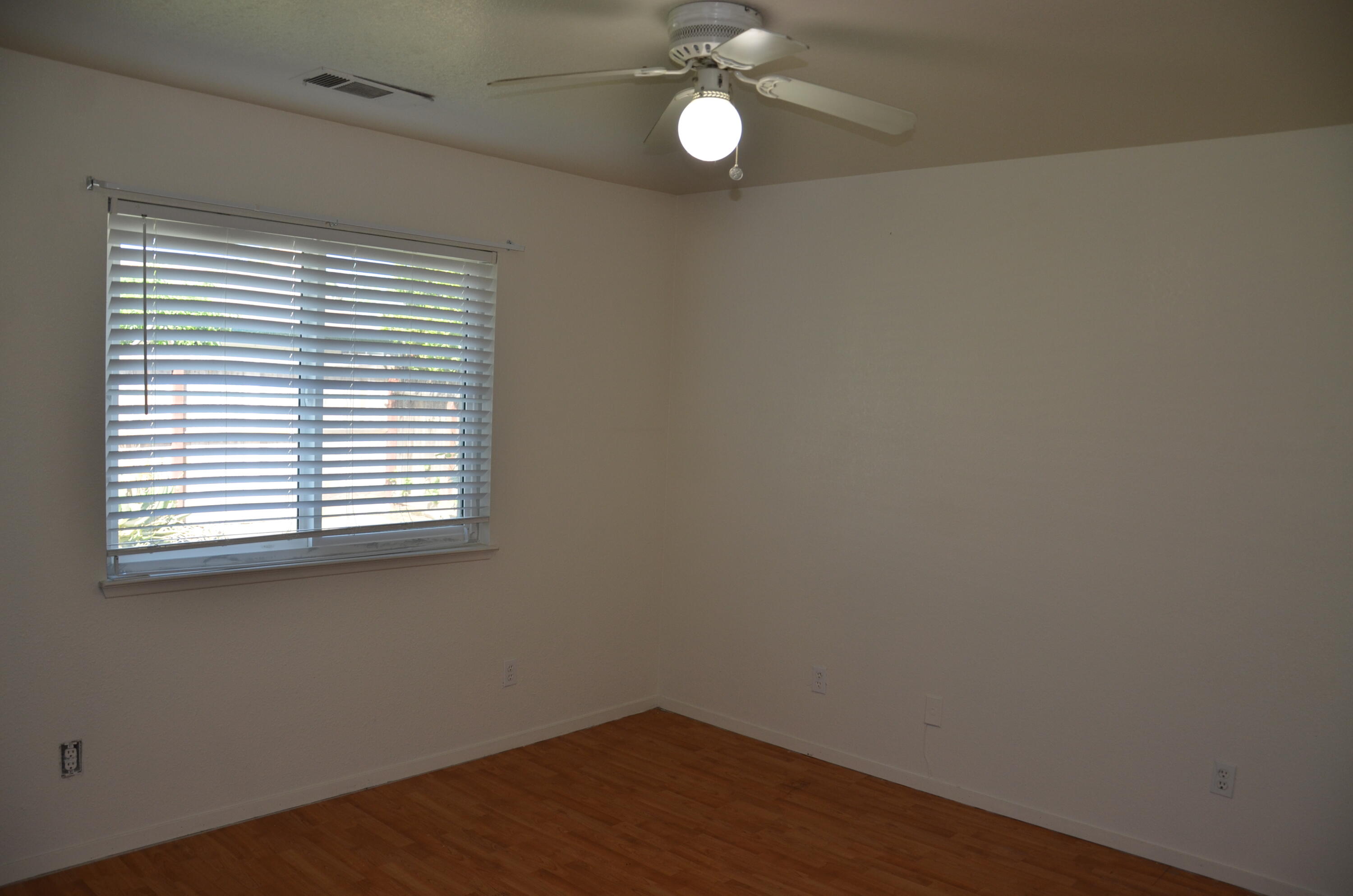 634 W Vassar Ave, Visalia, CA 93277