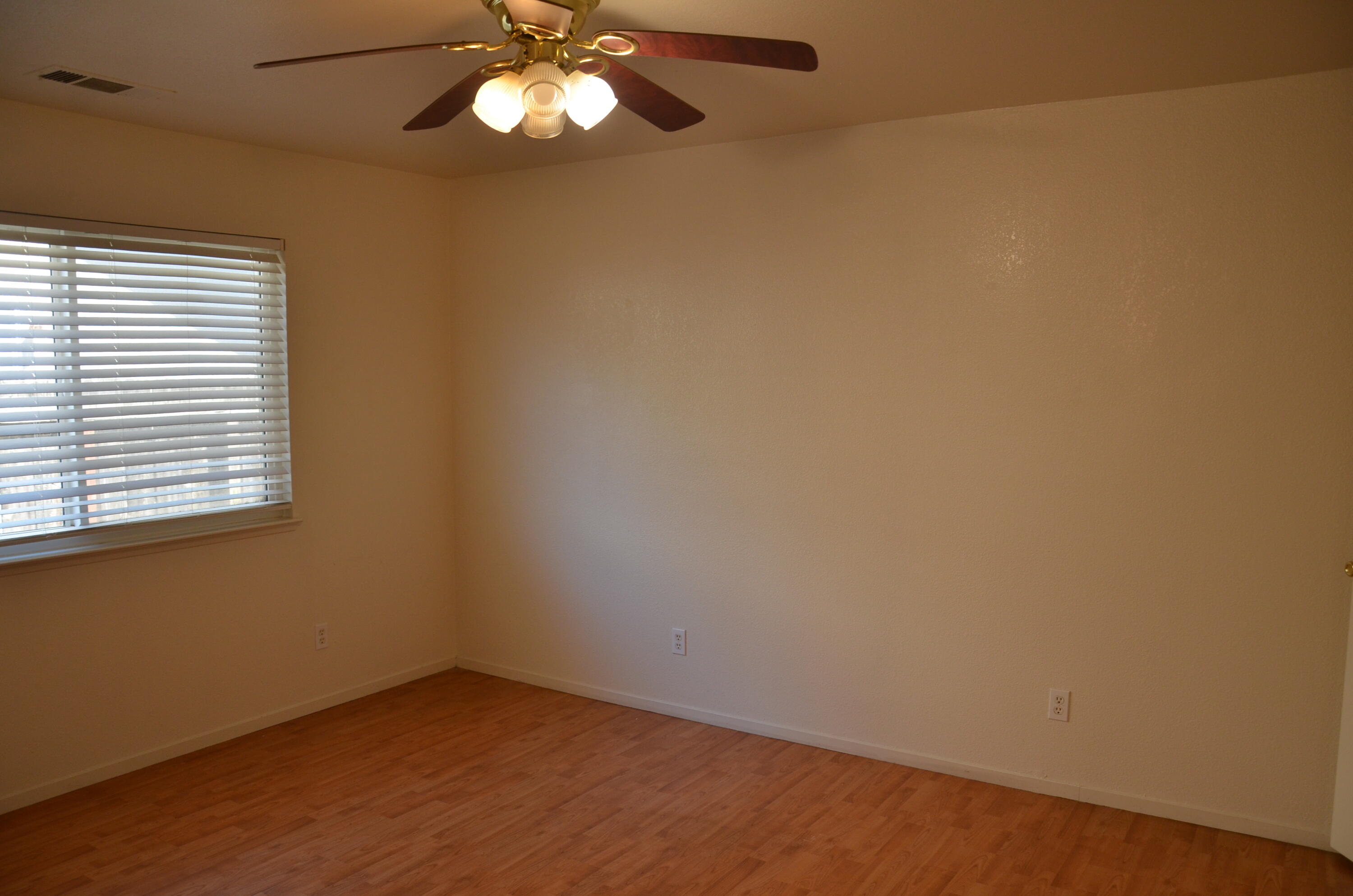 634 W Vassar Ave, Visalia, CA 93277