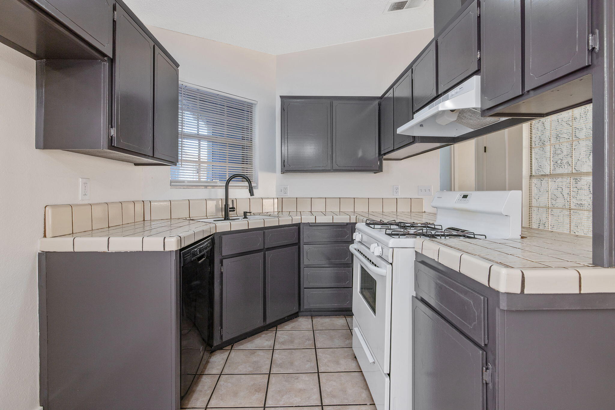 2238 N Gowdy St, Visalia, CA 93292