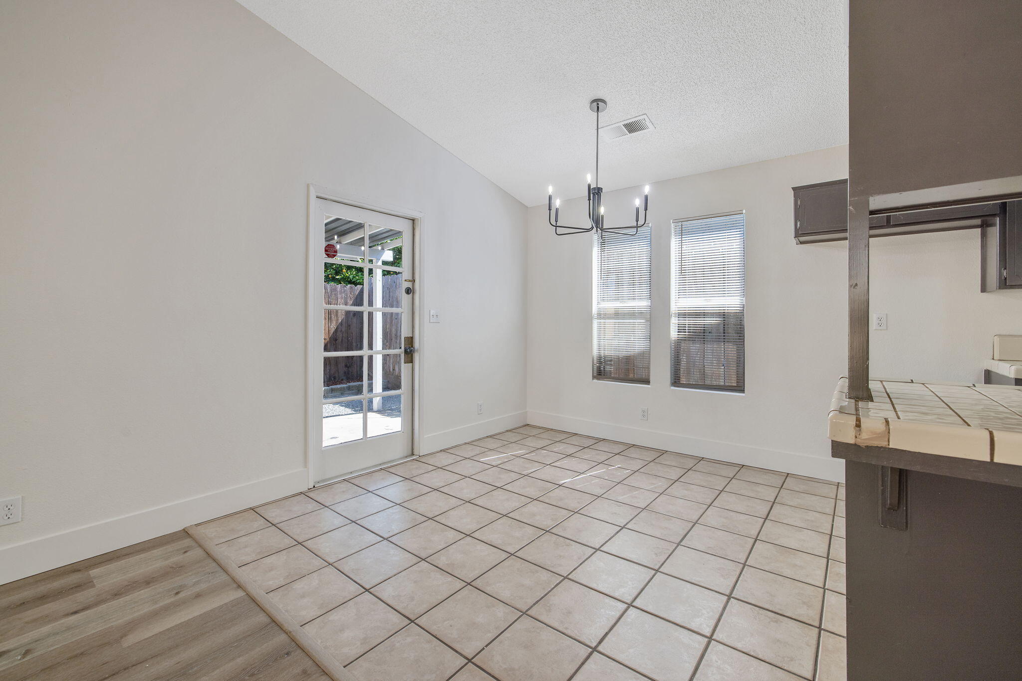 2238 N Gowdy St, Visalia, CA 93292