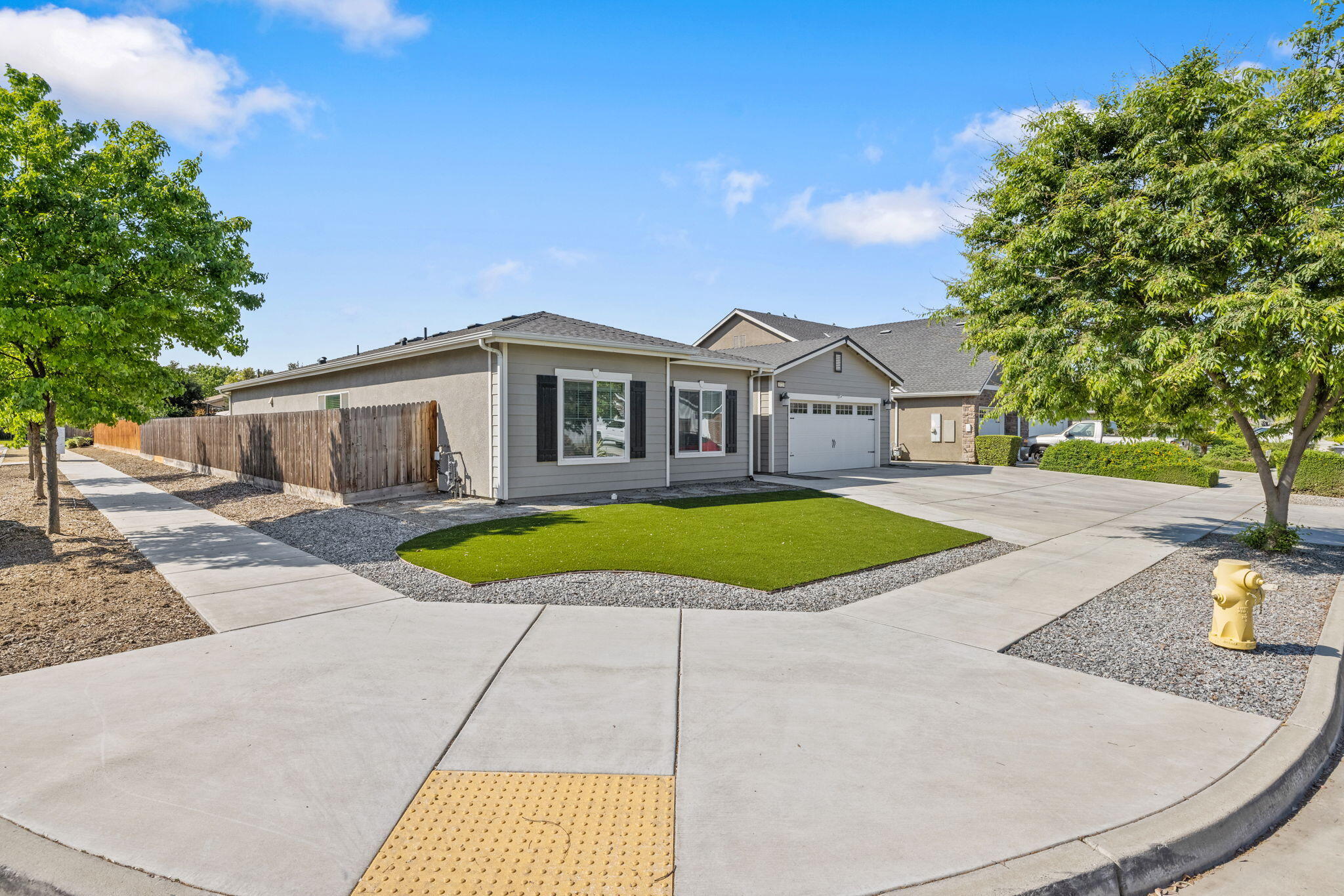 3723 W Vine Ave, Visalia, CA 93291