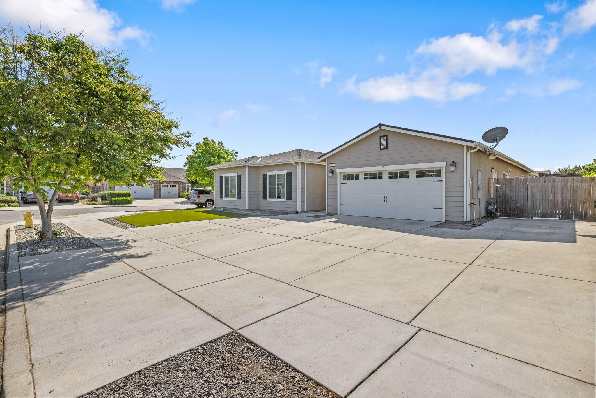 3723 W Vine Ave, Visalia, CA 93291
