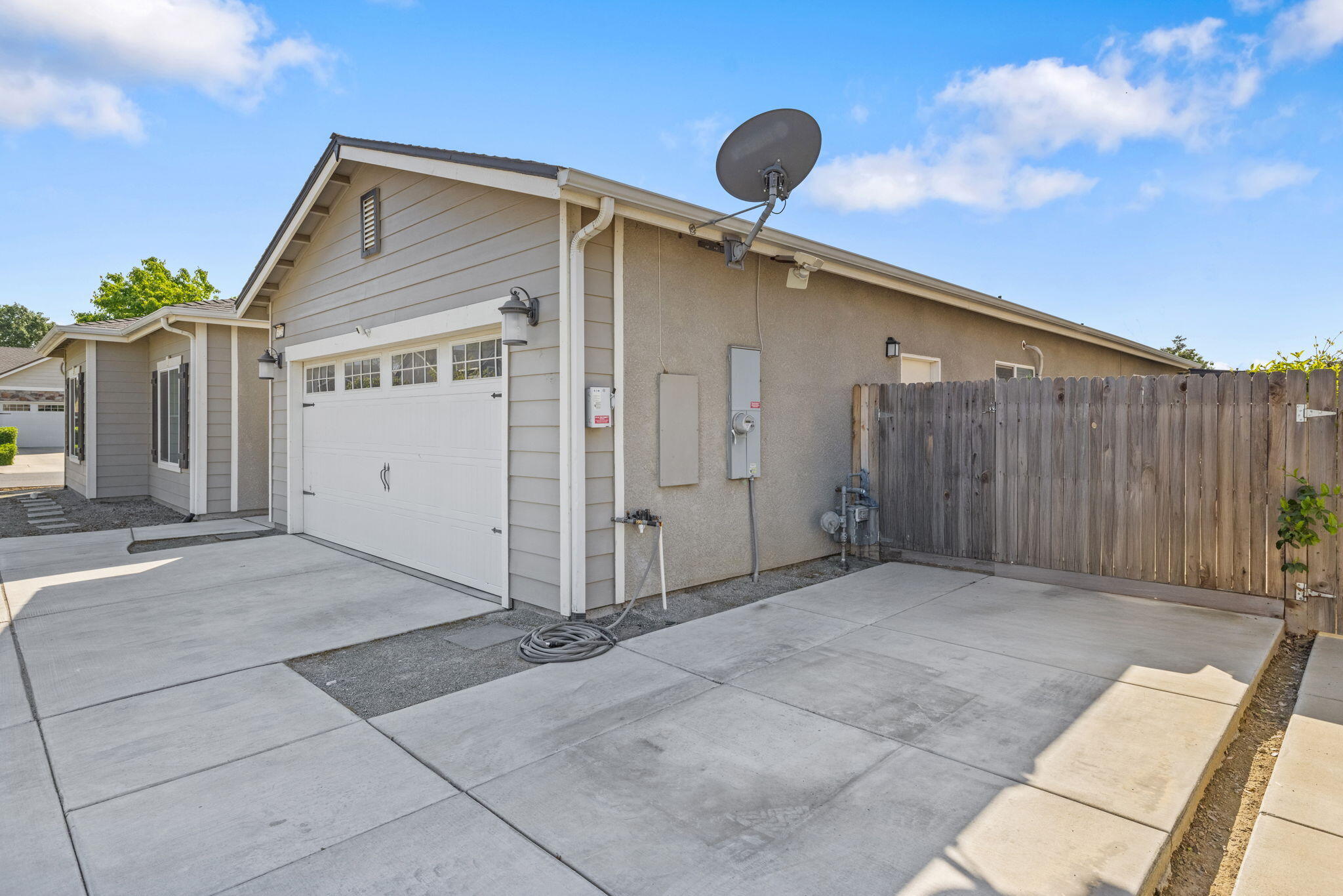 3723 W Vine Ave, Visalia, CA 93291