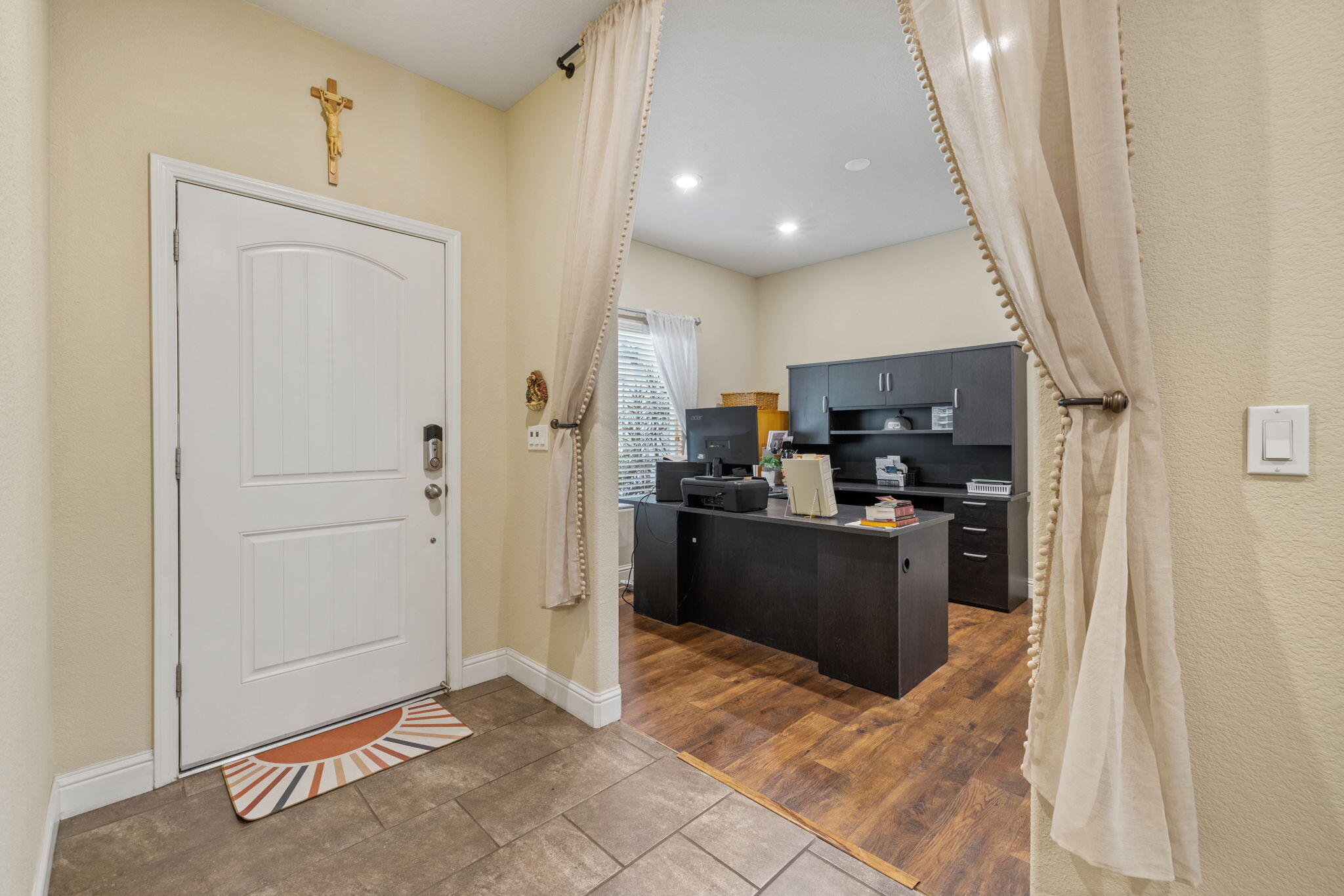 3723 W Vine Ave, Visalia, CA 93291