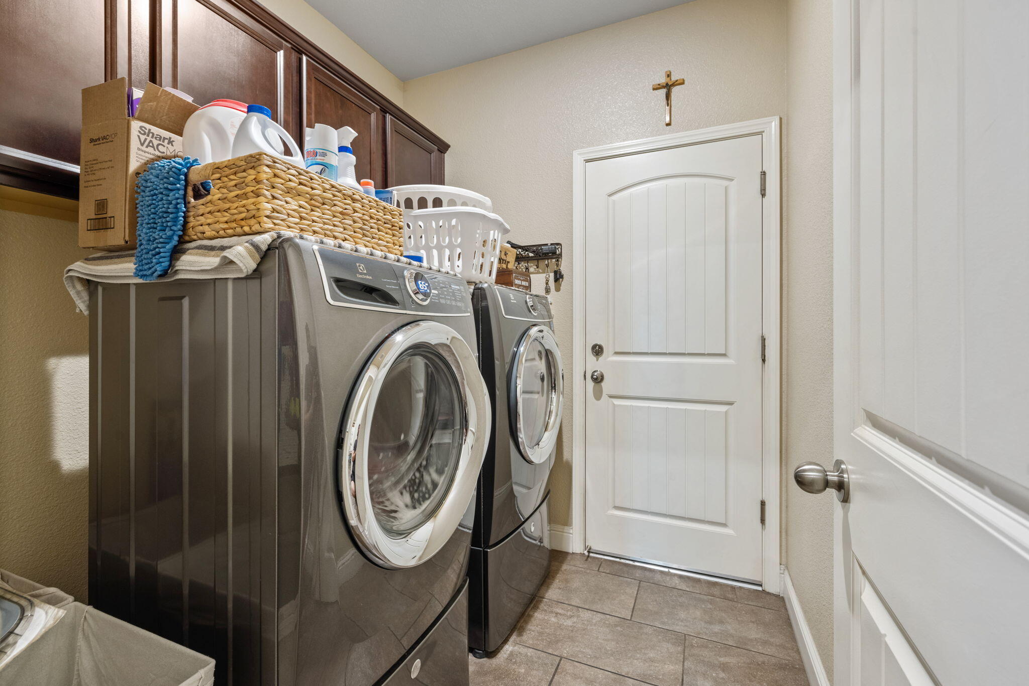 3723 W Vine Ave, Visalia, CA 93291