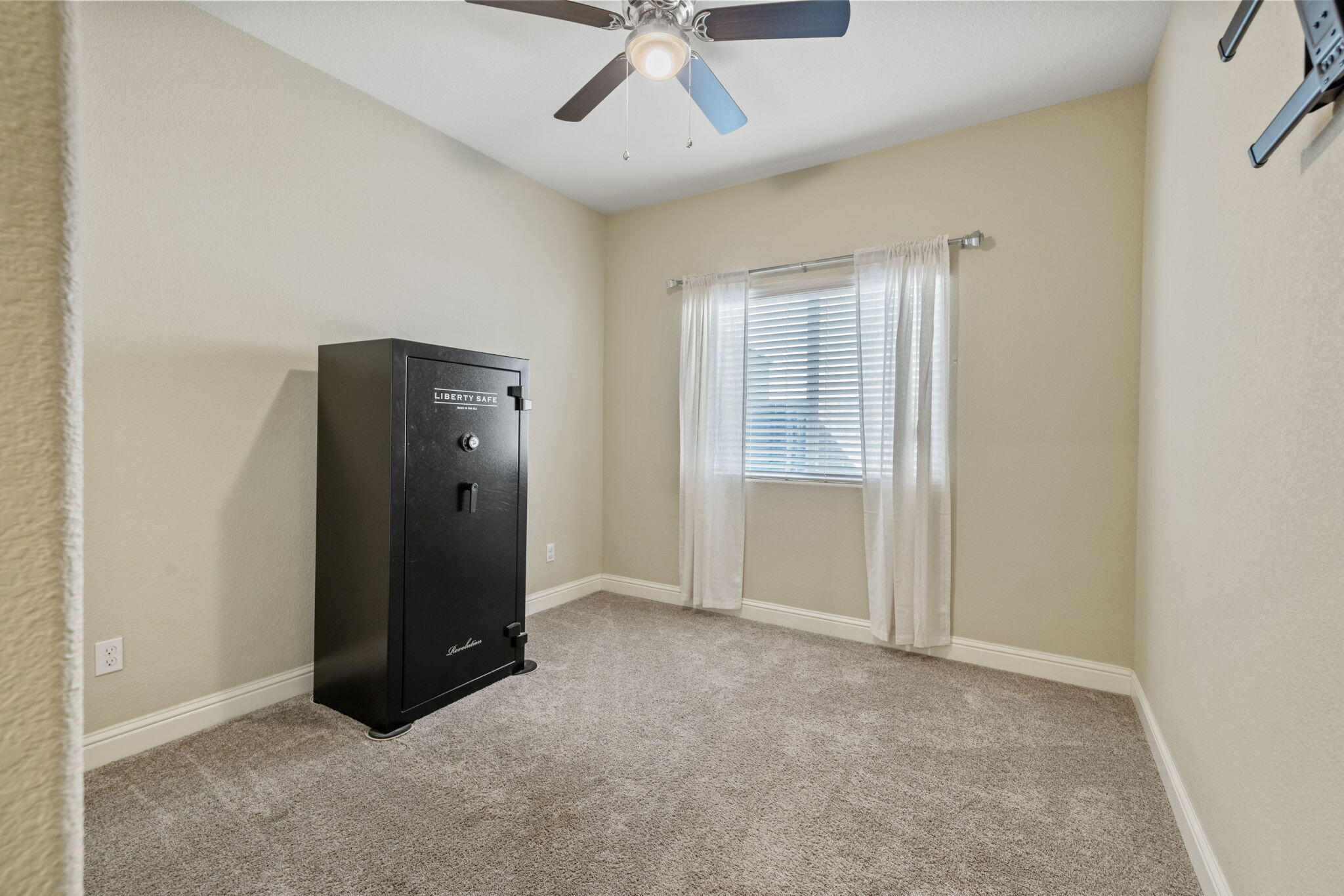 3723 W Vine Ave, Visalia, CA 93291