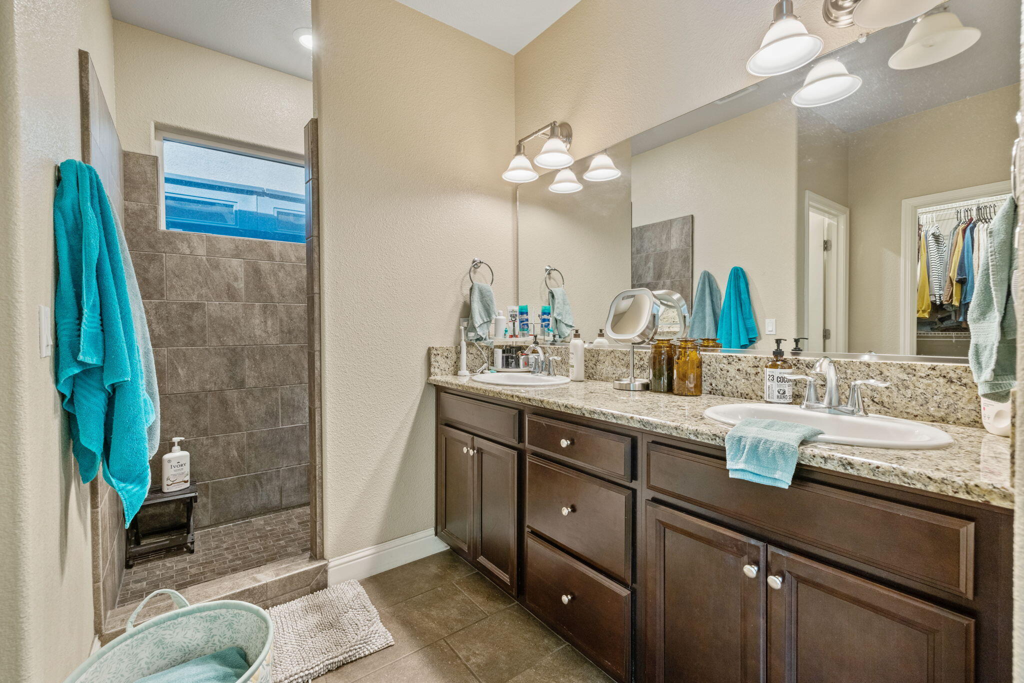 3723 W Vine Ave, Visalia, CA 93291