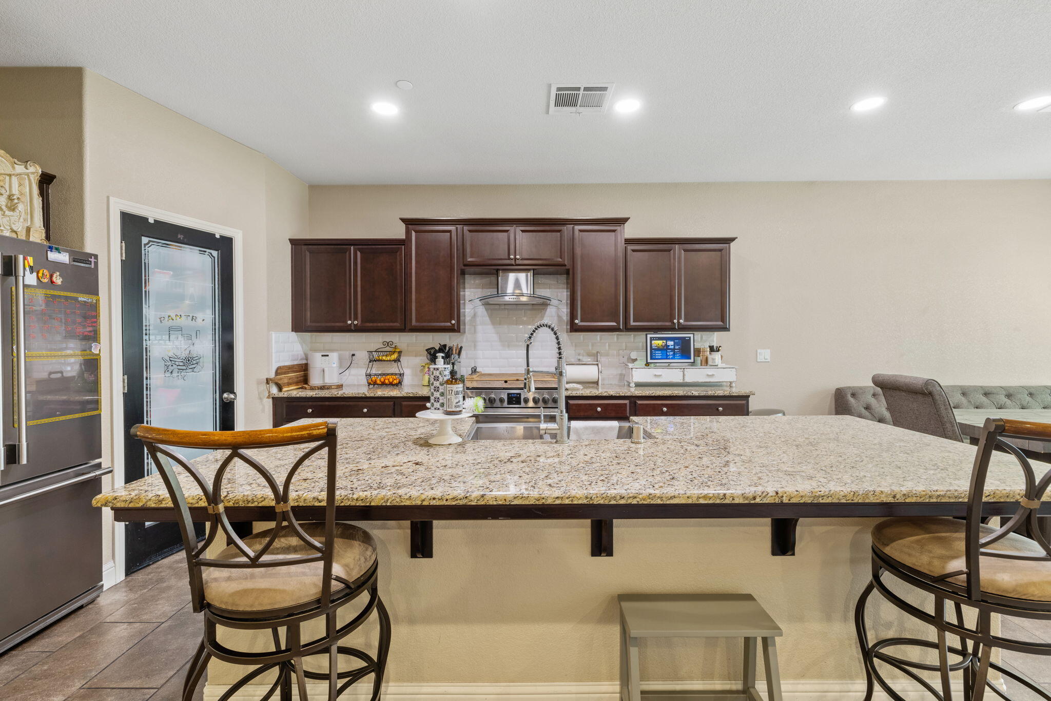 3723 W Vine Ave, Visalia, CA 93291