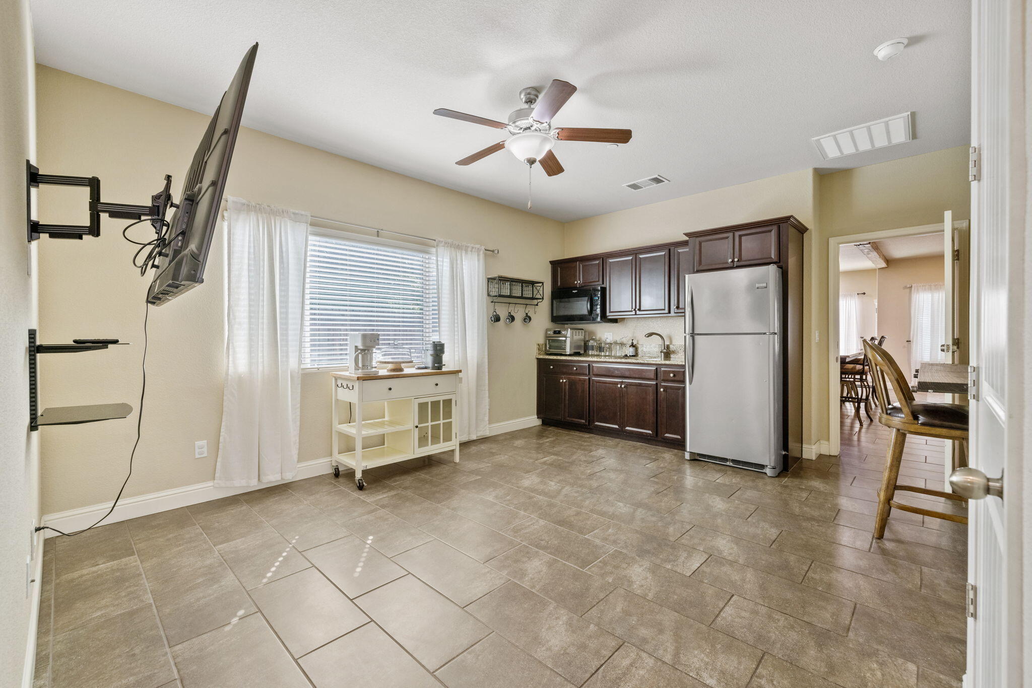 3723 W Vine Ave, Visalia, CA 93291