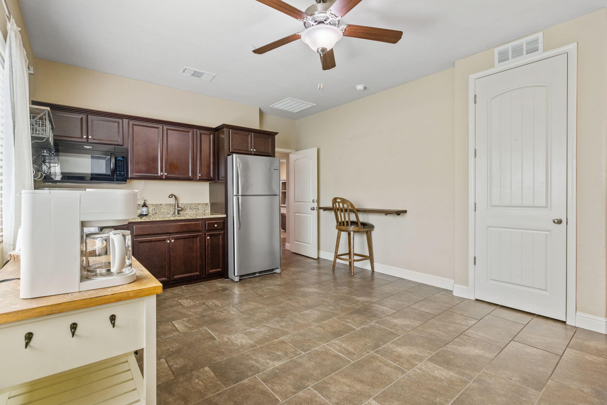 3723 W Vine Ave, Visalia, CA 93291