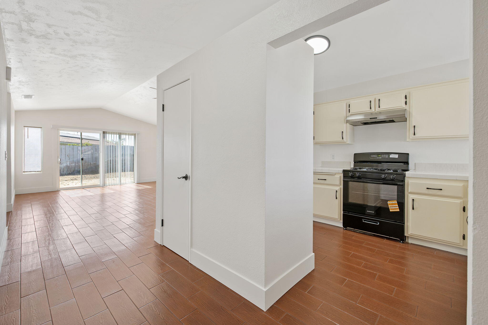 1171 State St, Hanford, CA 93230