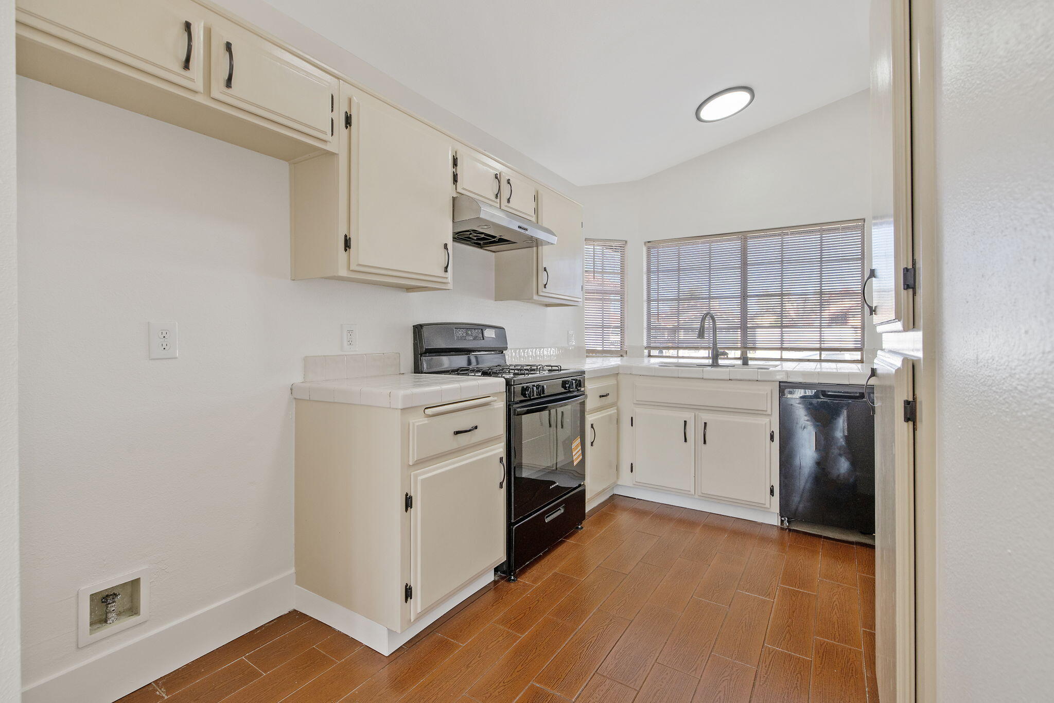 1171 State St, Hanford, CA 93230