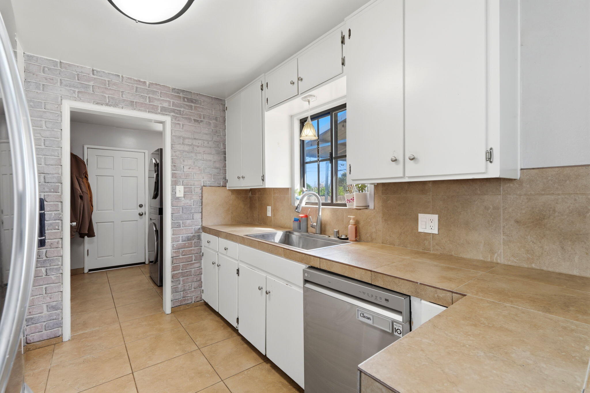 876 Cardoza, Tulare, CA 93274