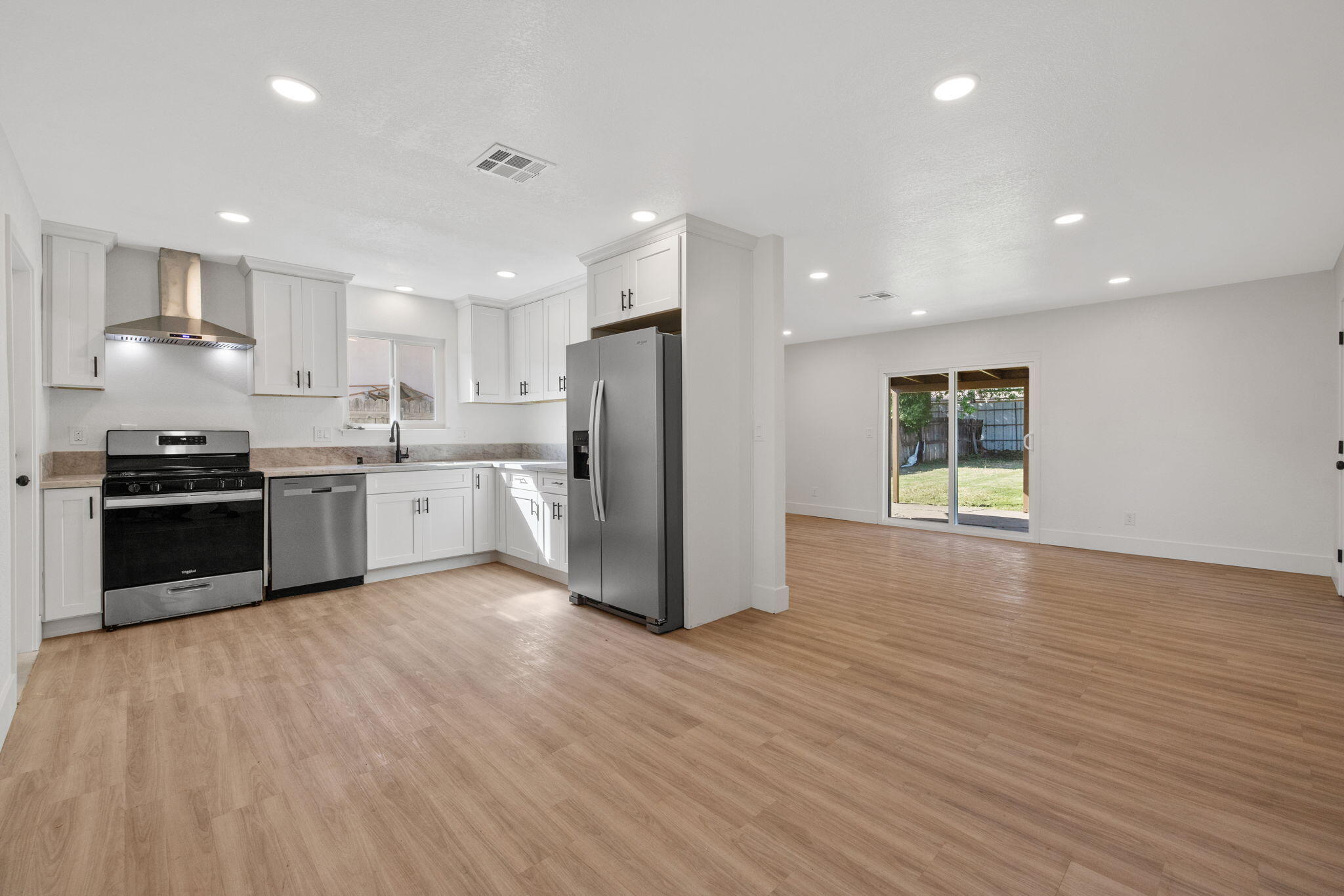 15882 Edmiston Ave, Ivanhoe, CA 93235