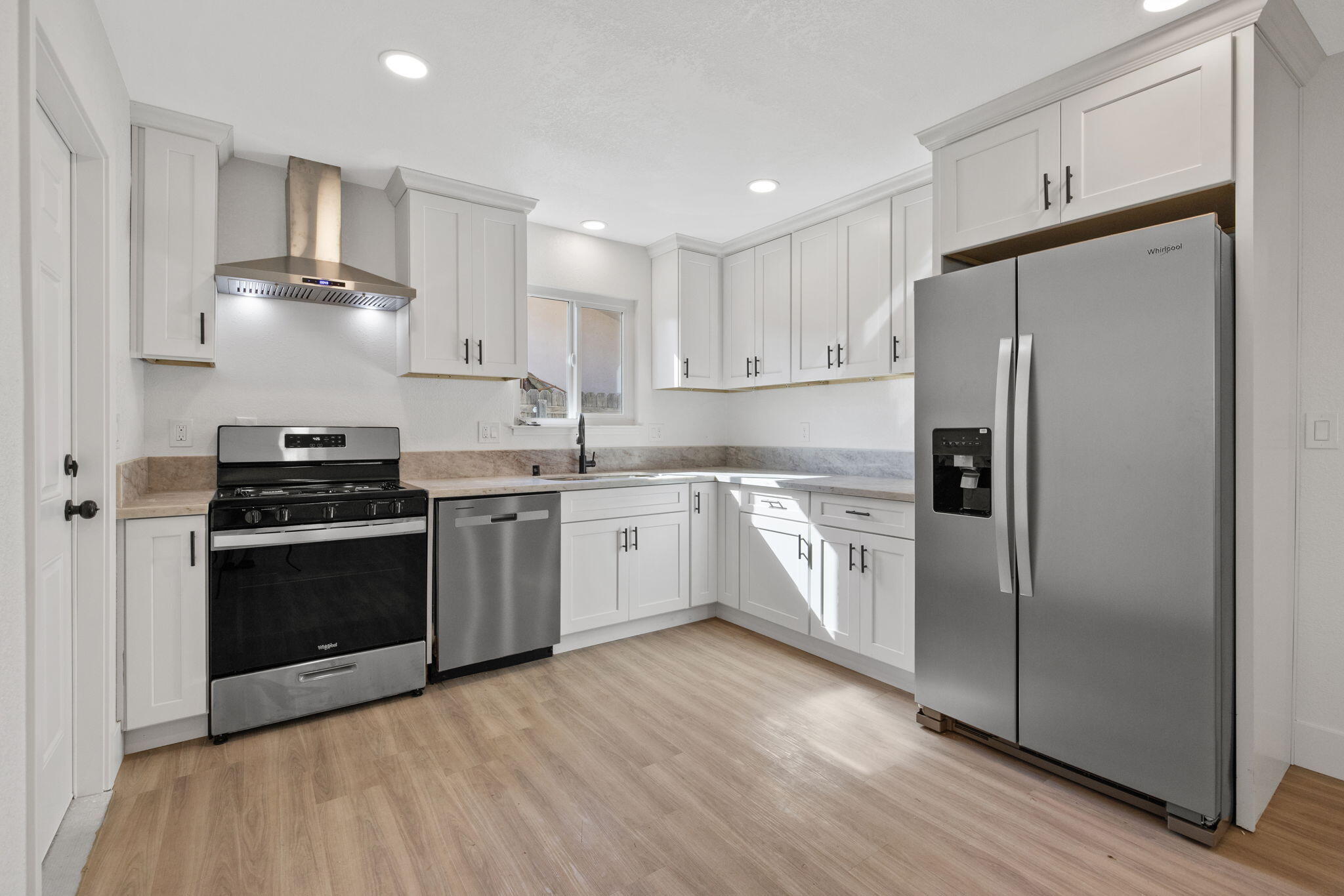 15882 Edmiston Ave, Ivanhoe, CA 93235