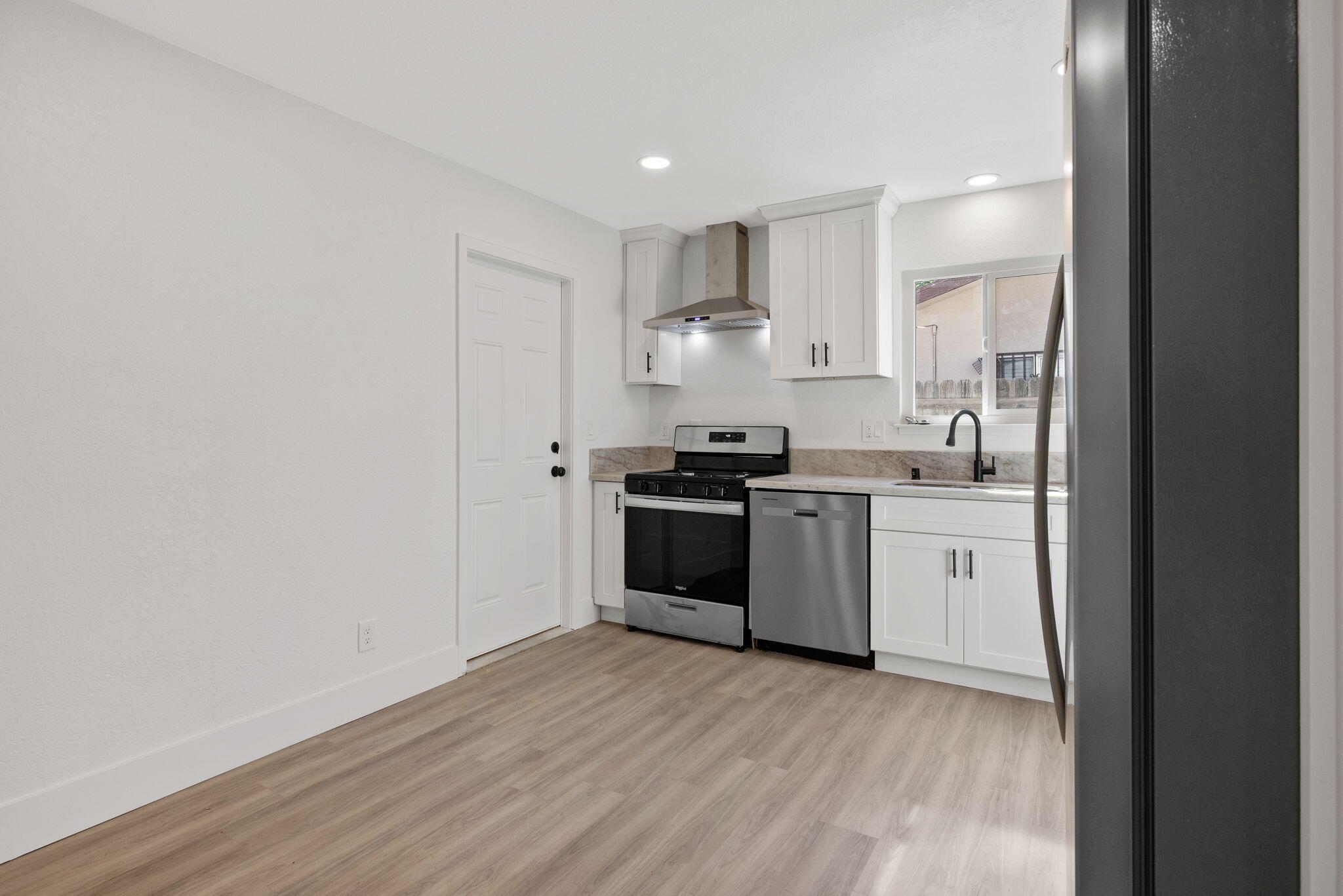 15882 Edmiston Ave, Ivanhoe, CA 93235