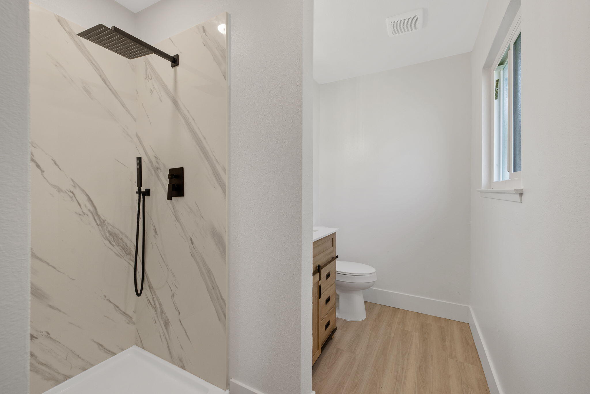 15882 Edmiston Ave, Ivanhoe, CA 93235