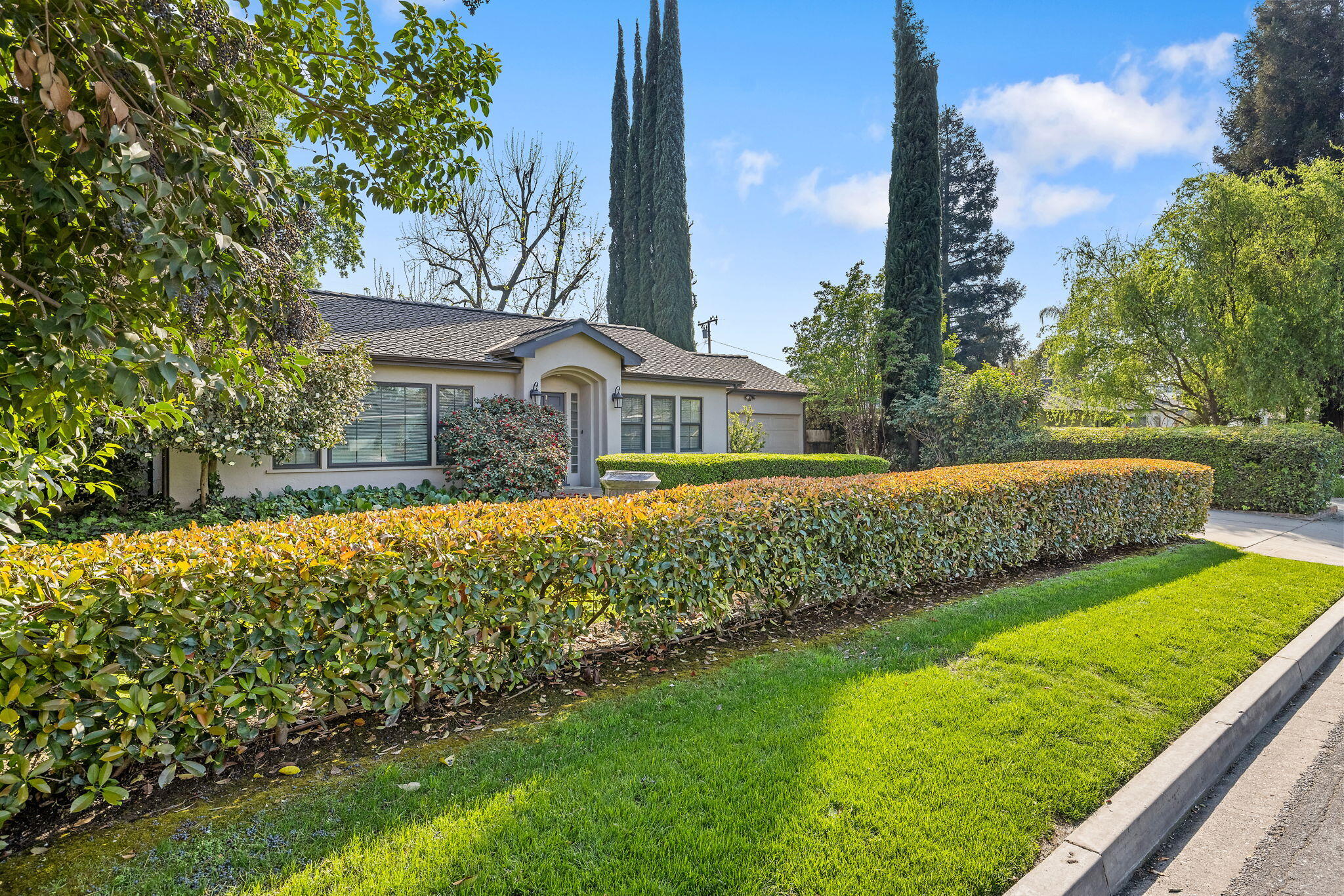 1703 W Kaweah Ave, Visalia, CA 93277